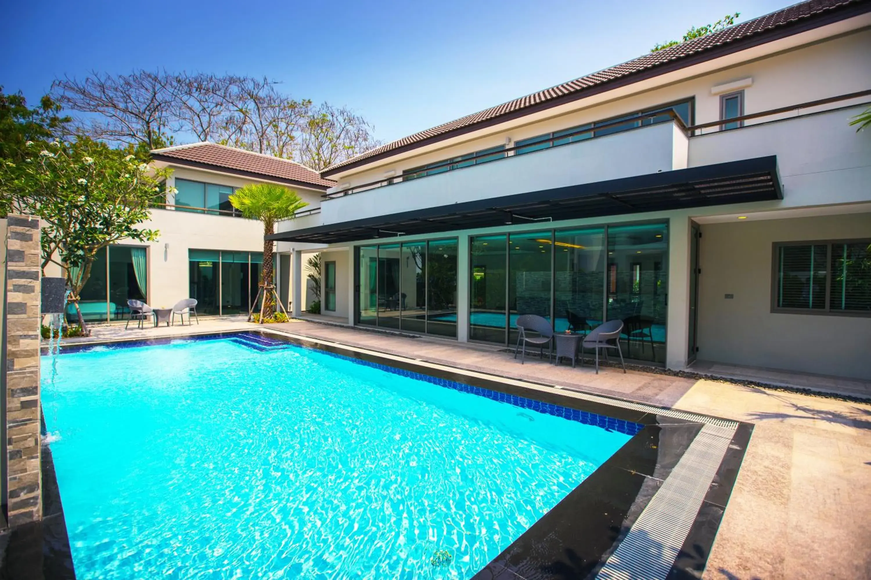 Swimming Pool in Villa Navin