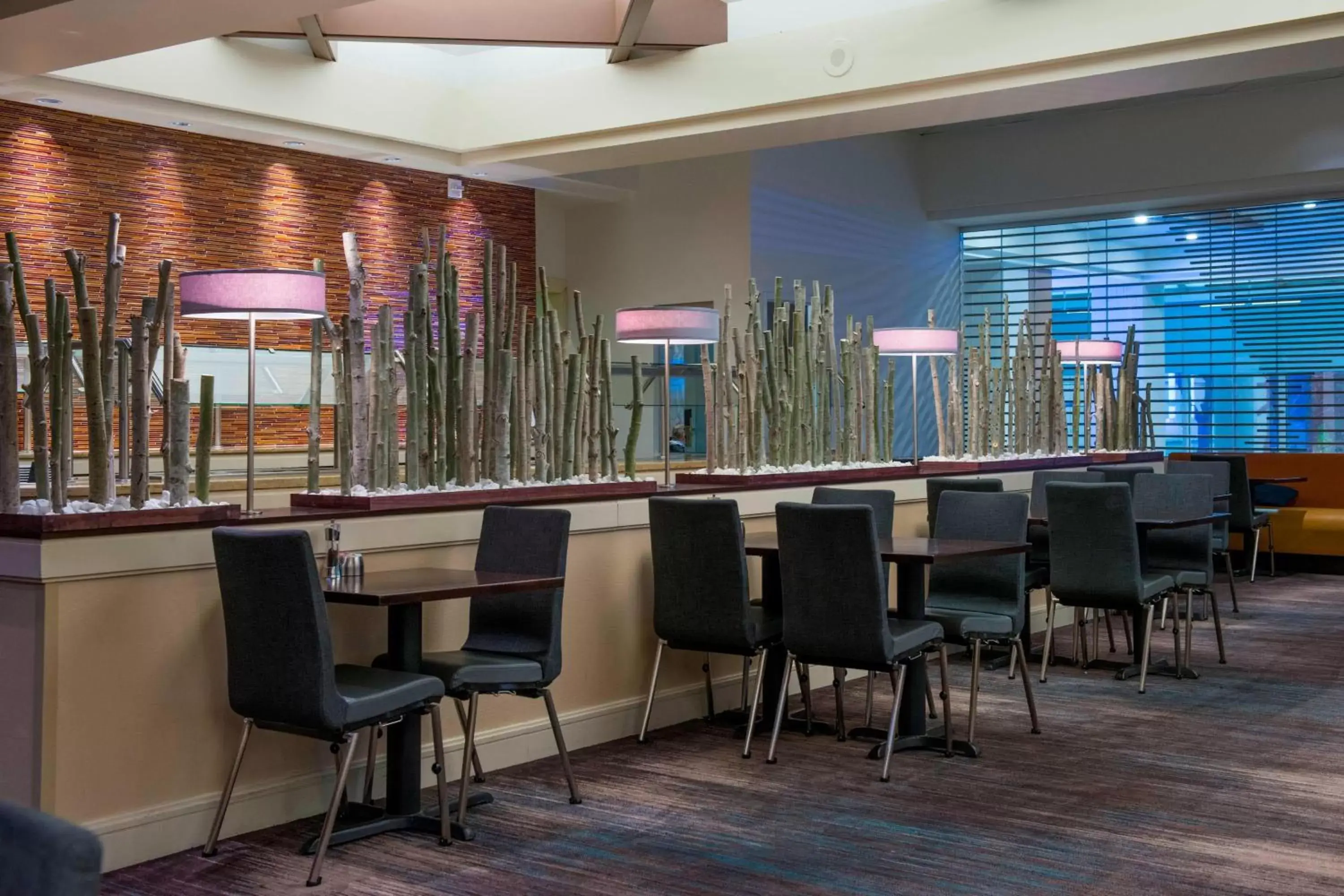 Restaurant/places to eat, Lounge/Bar in Minneapolis Marriott Southwest