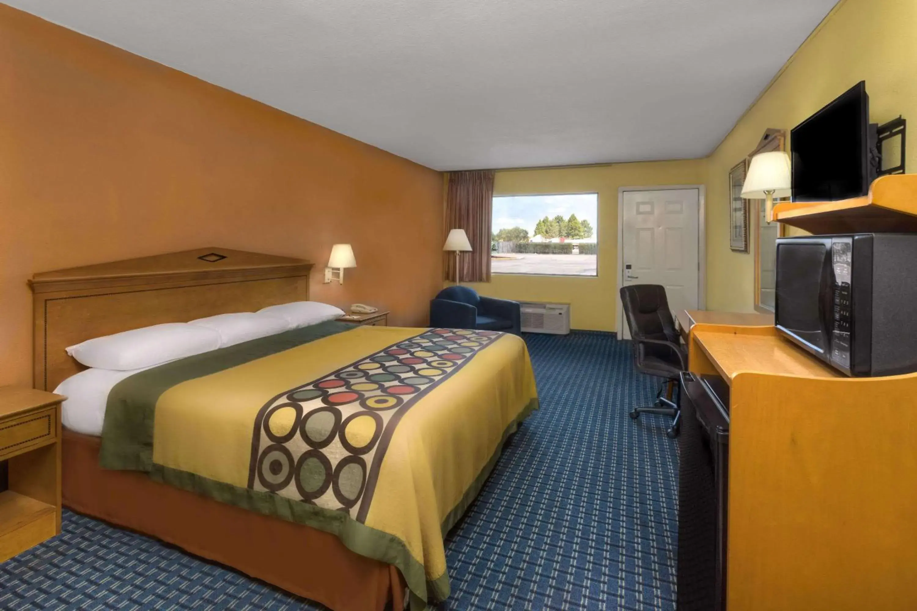 Photo of the whole room in Super 8 by Wyndham Breaux Bridge
