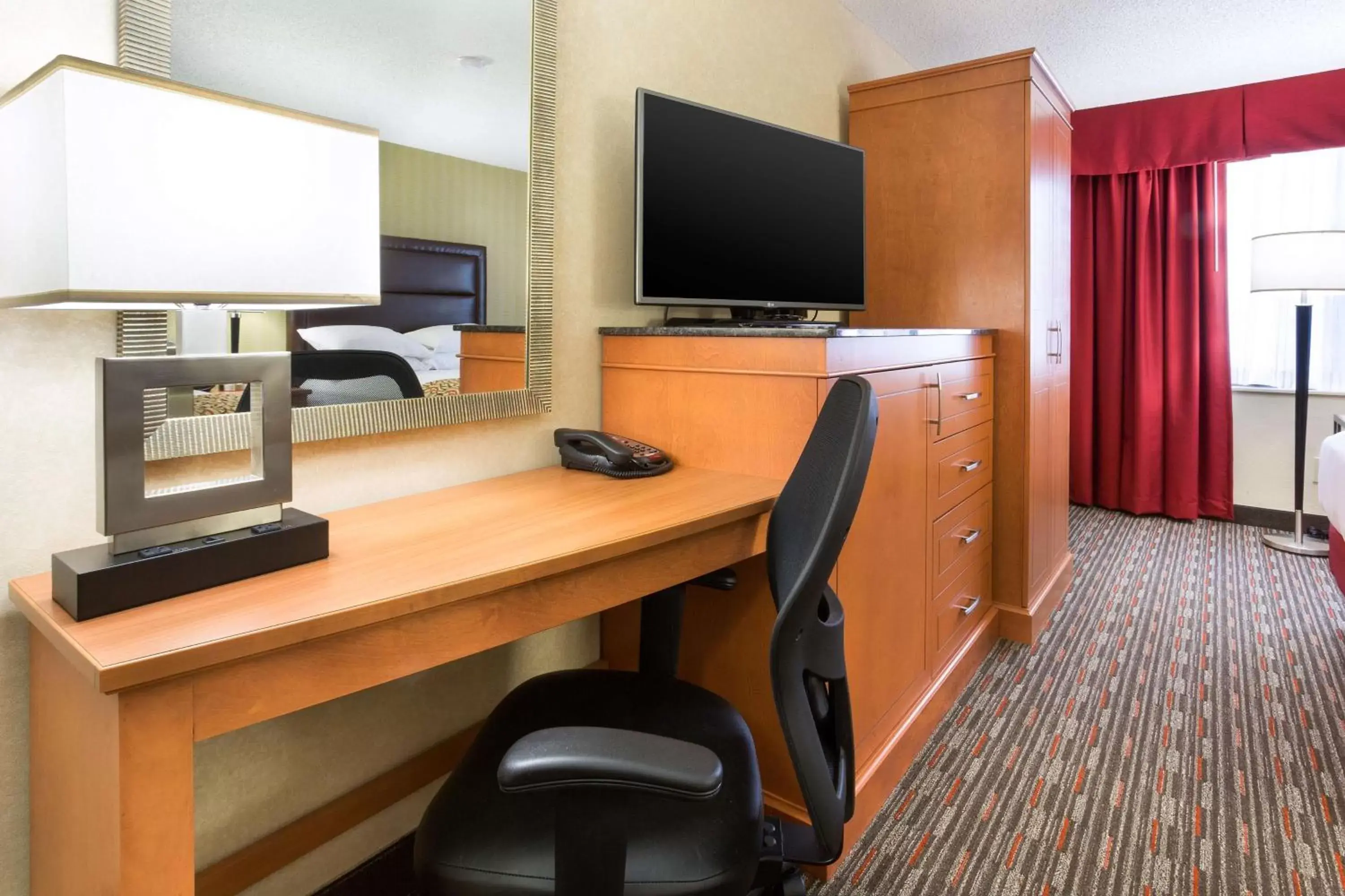 Photo of the whole room, TV/Entertainment Center in Drury Inn and Suites St Louis Union Station