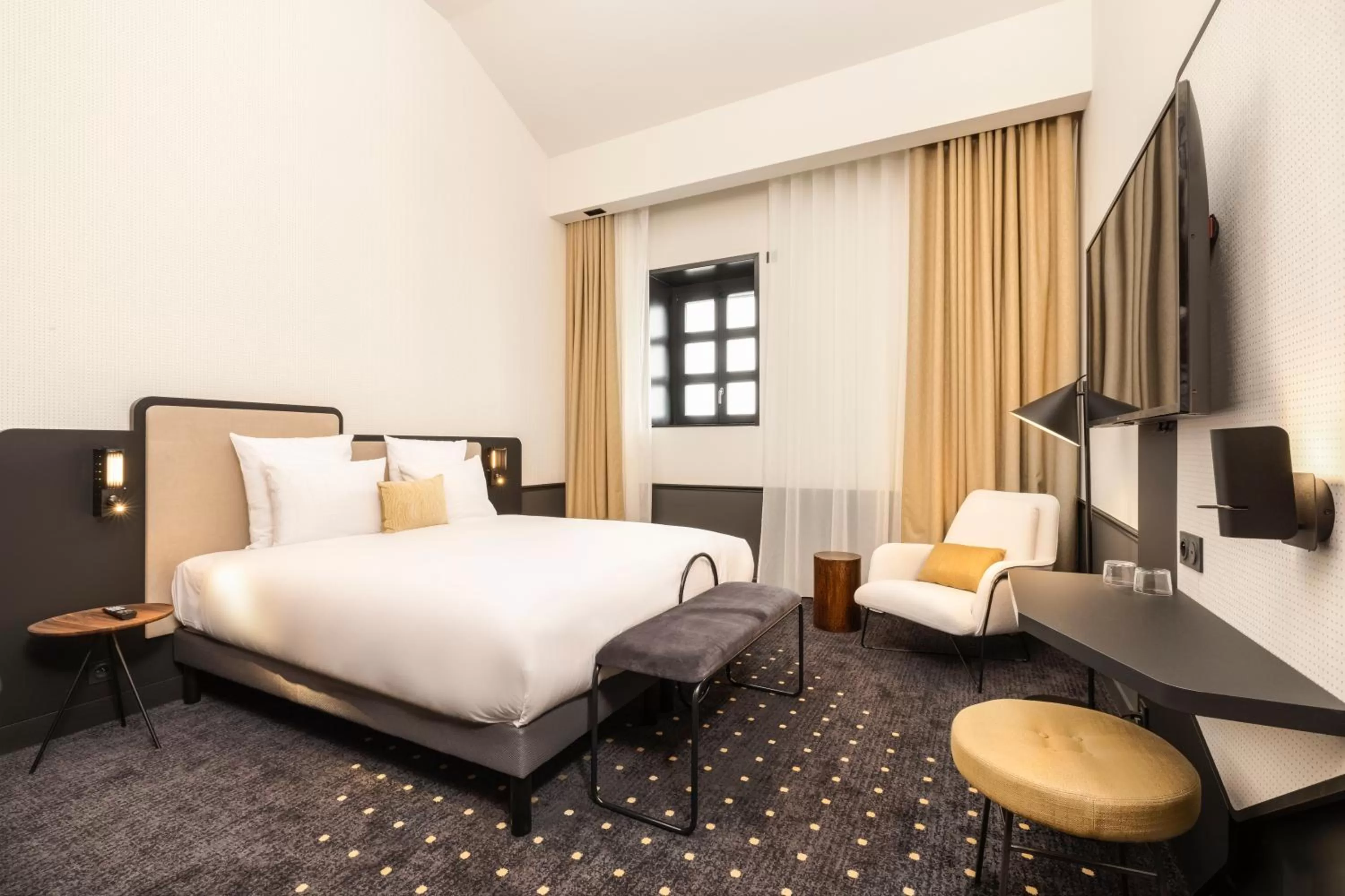 Photo of the whole room, Bed in Mercure Bordeaux Centre Gare Atlantic