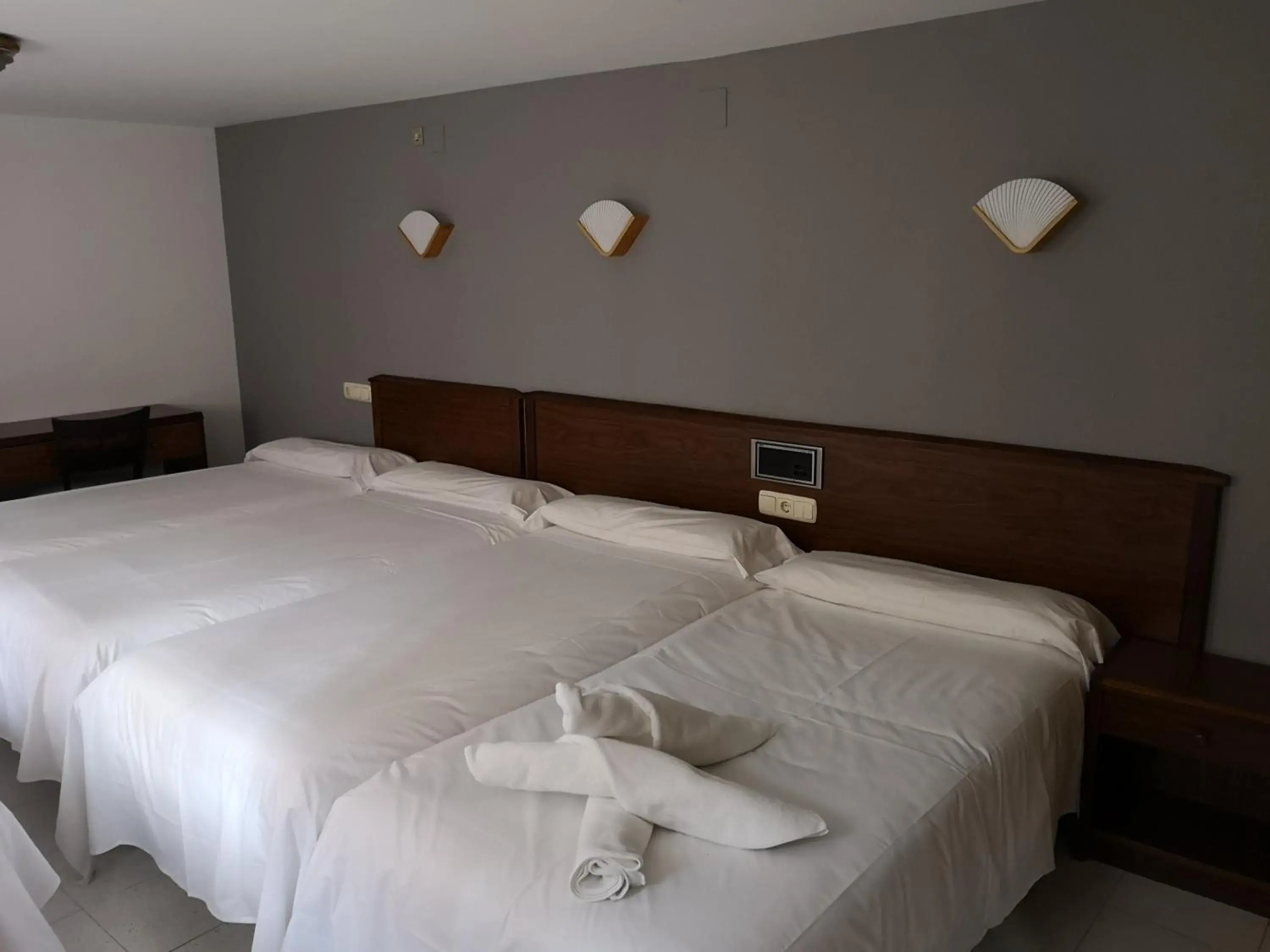 Photo of the whole room, Bed in Ciudad de Jaca