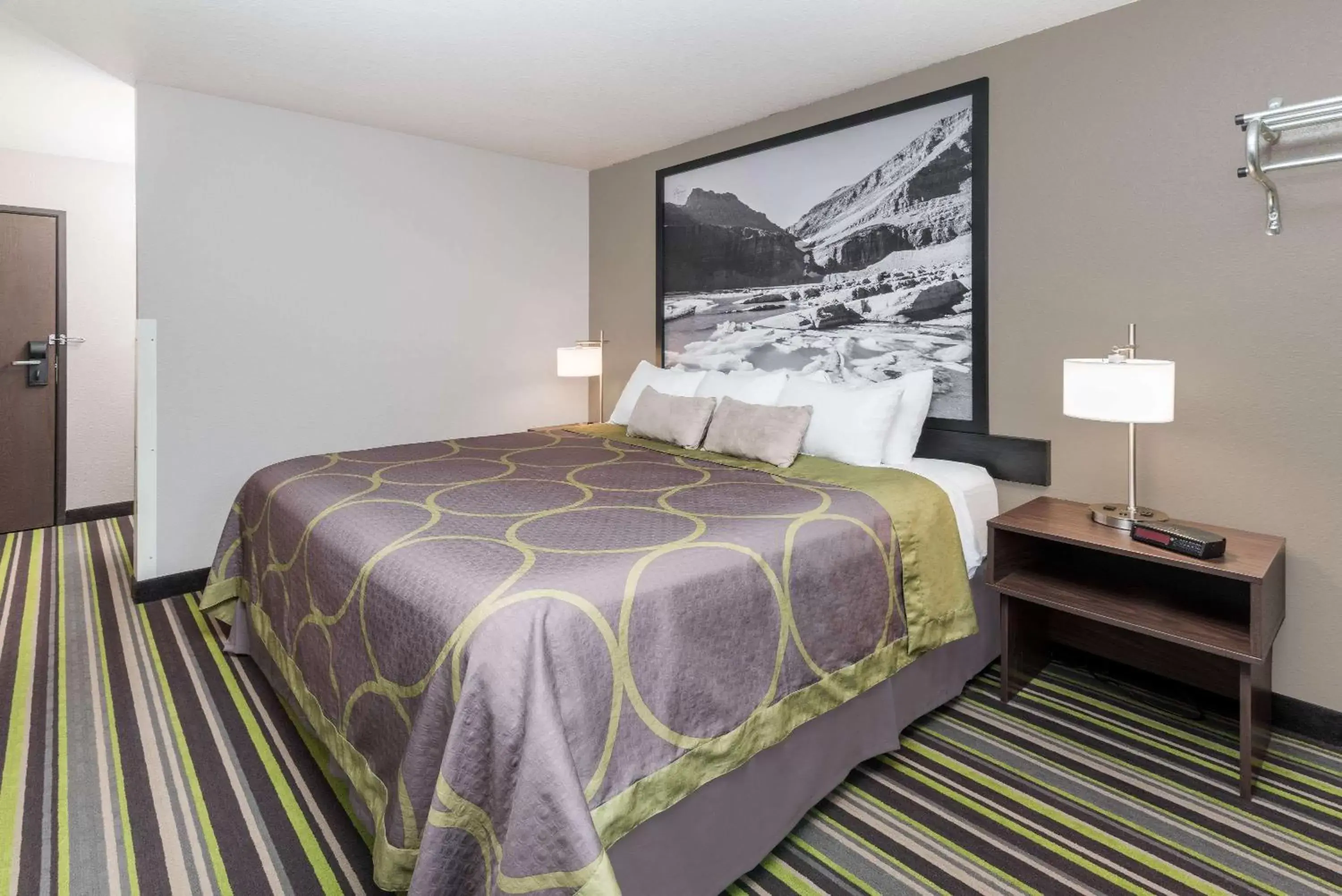 Queen Room - Non-Smoking in Super 8 by Wyndham Kalispell Glacier National Park Queen Room - Non-Smoking in Super 8 by Wyndham Kalispell Glacier National Park