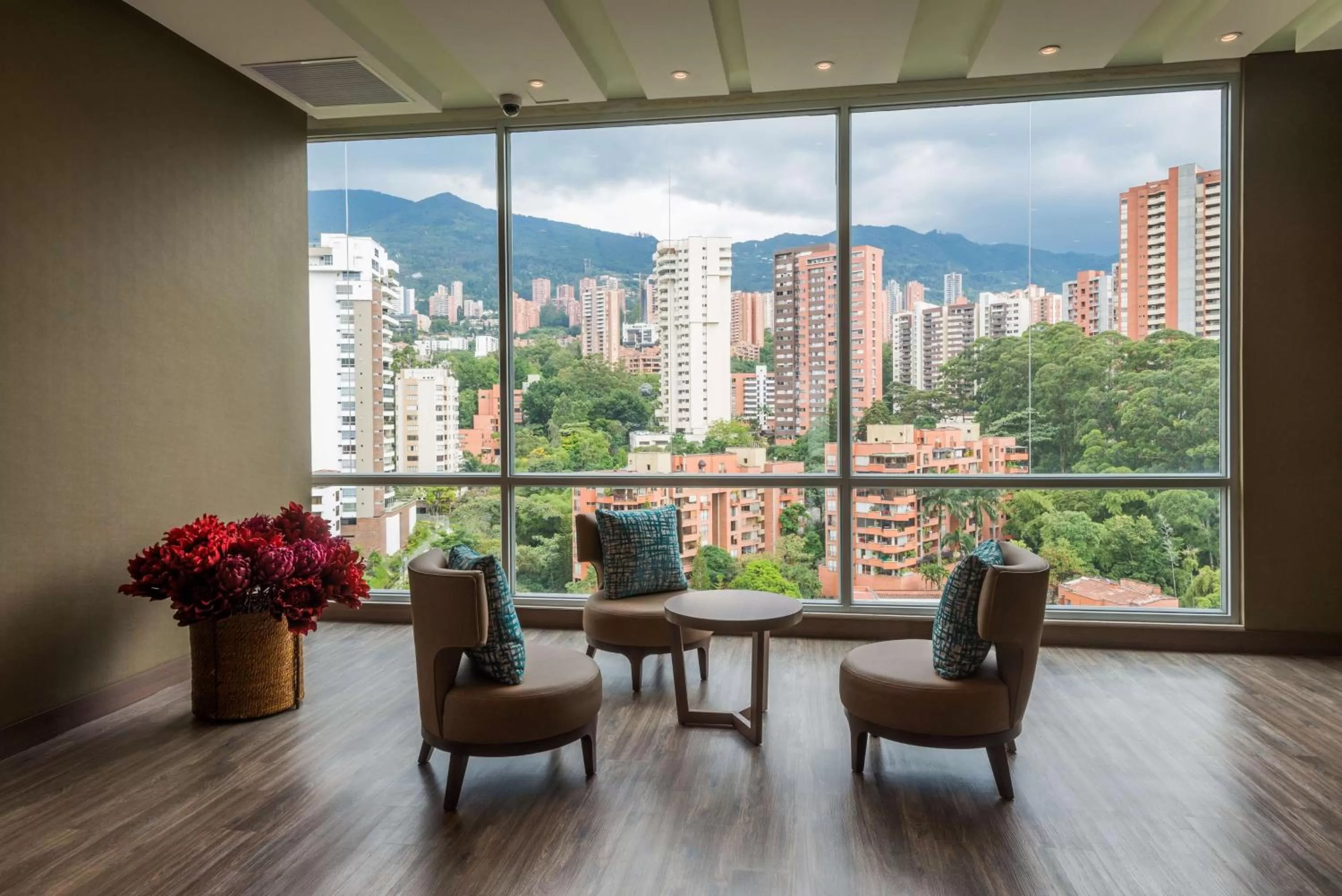 Lobby or reception in Hampton by Hilton Medellin