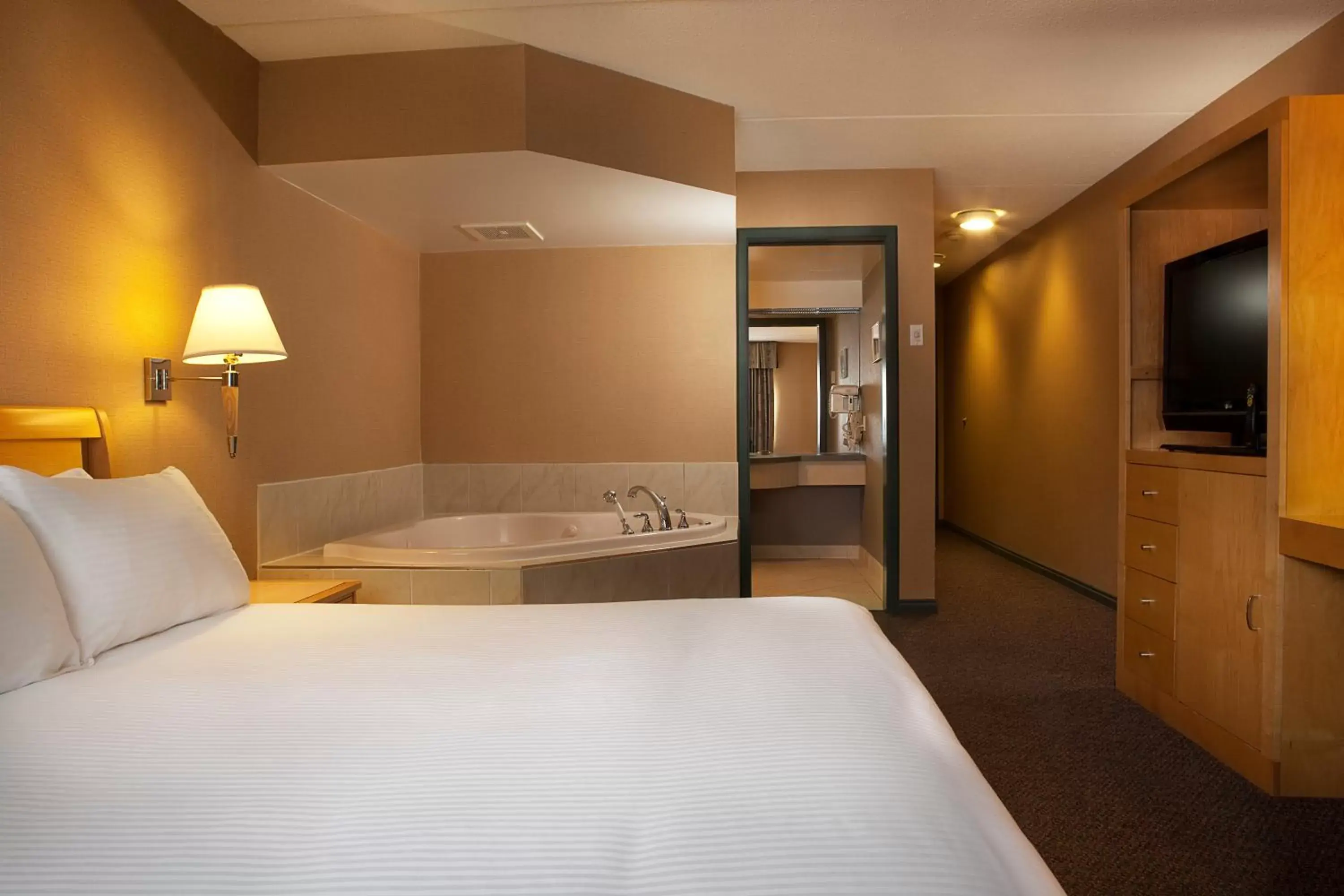 Bed in Ramada Plaza by Wyndham Prince George