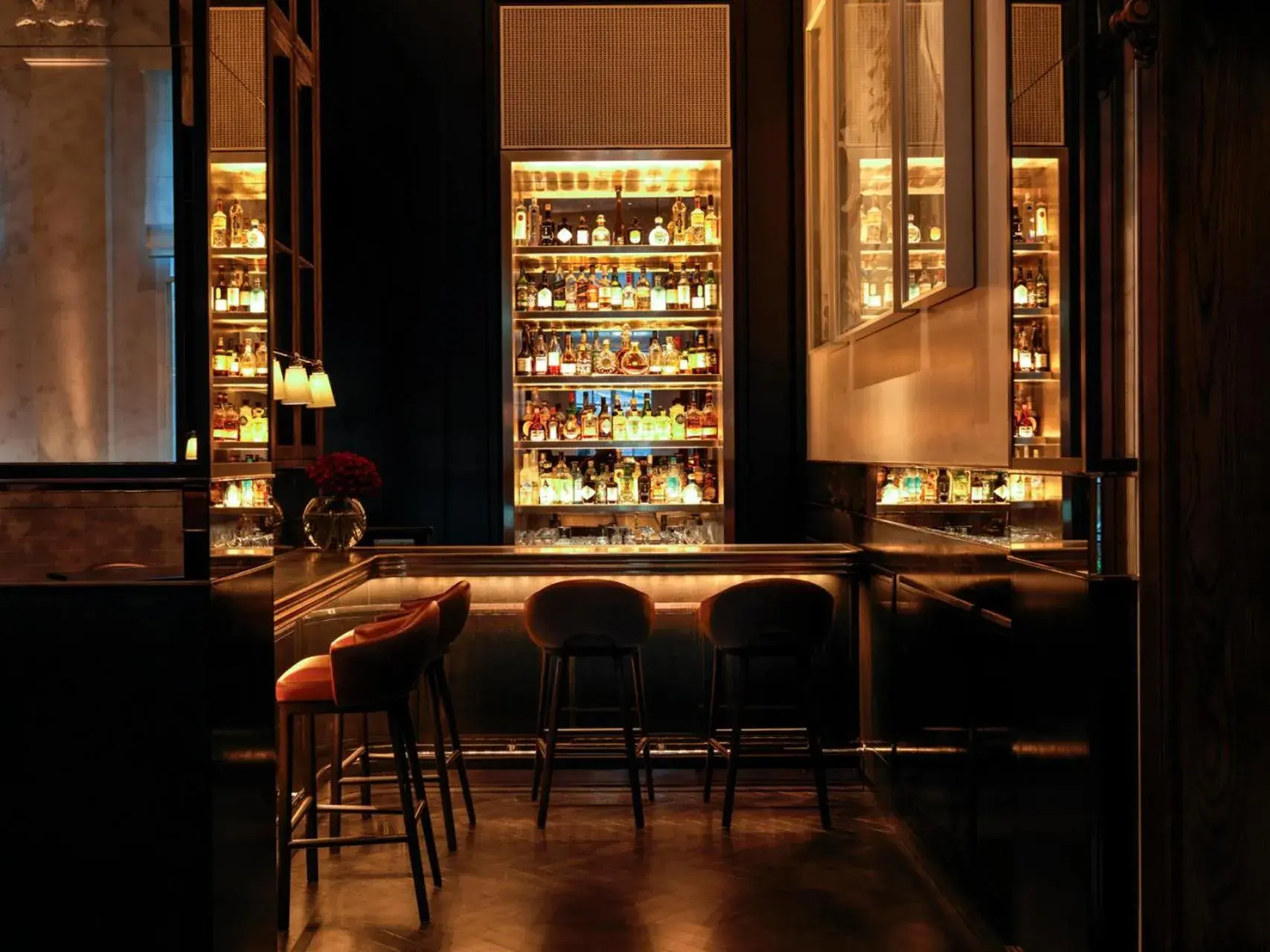 Lounge or bar in Four Seasons Hotel London at Tower Bridge Lounge or bar in Four Seasons Hotel London at Tower Bridge