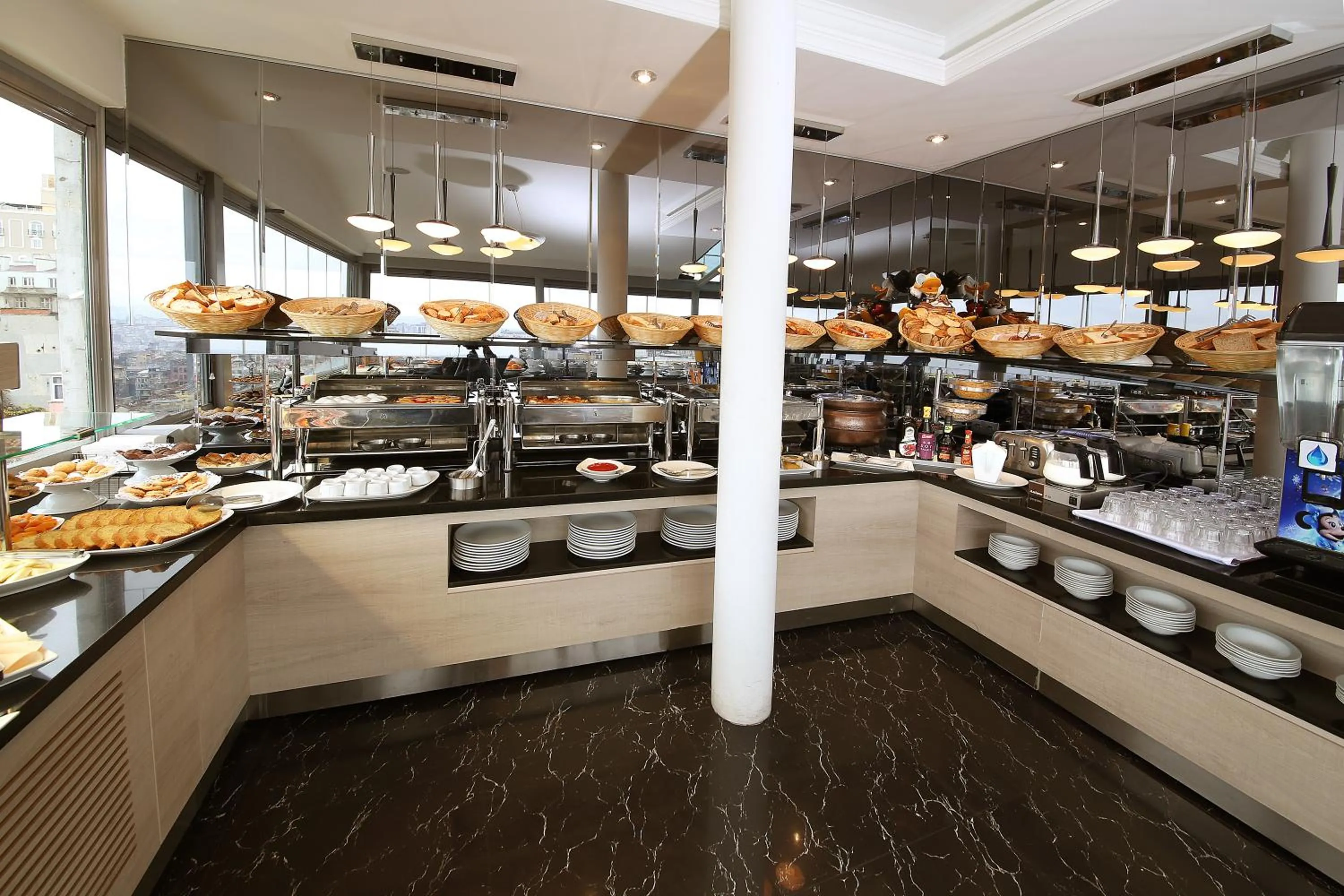 Restaurant/places to eat in Cartoon Hotel