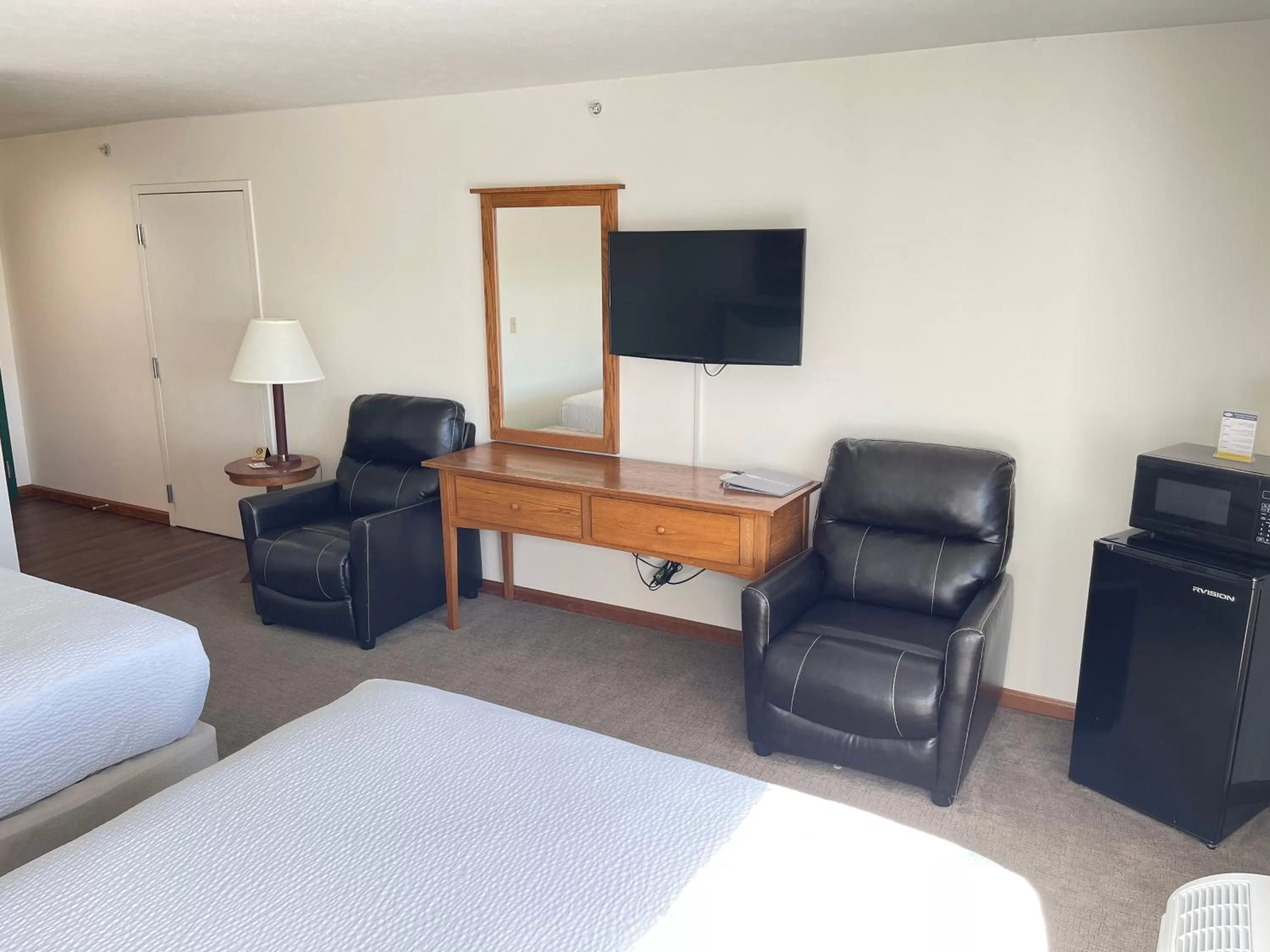 Bed in Farmstead Inn and Conference Center