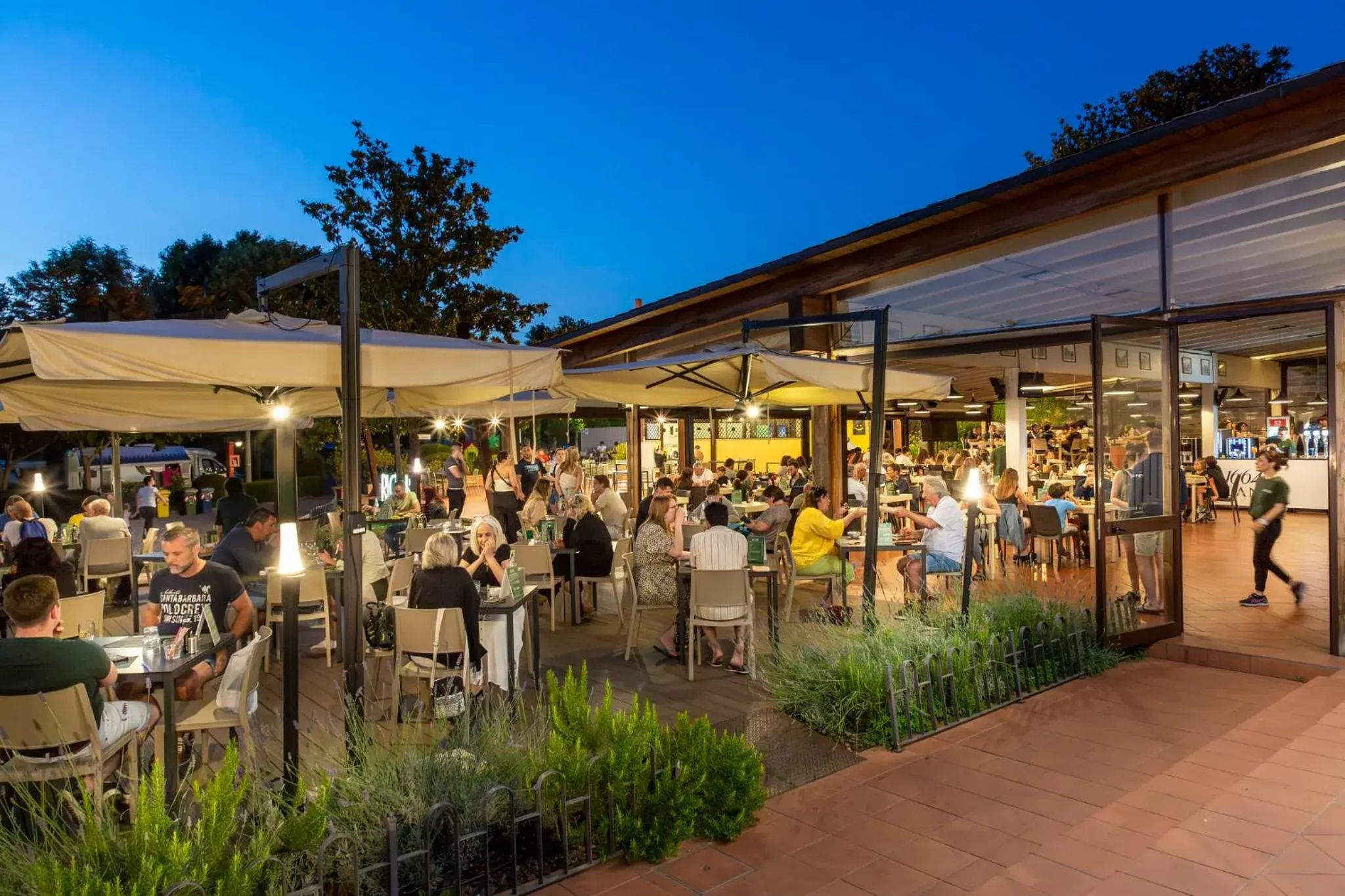 Restaurant/places to eat in hu Roma Camping In Town Restaurant/places to eat in hu Roma Camping In Town