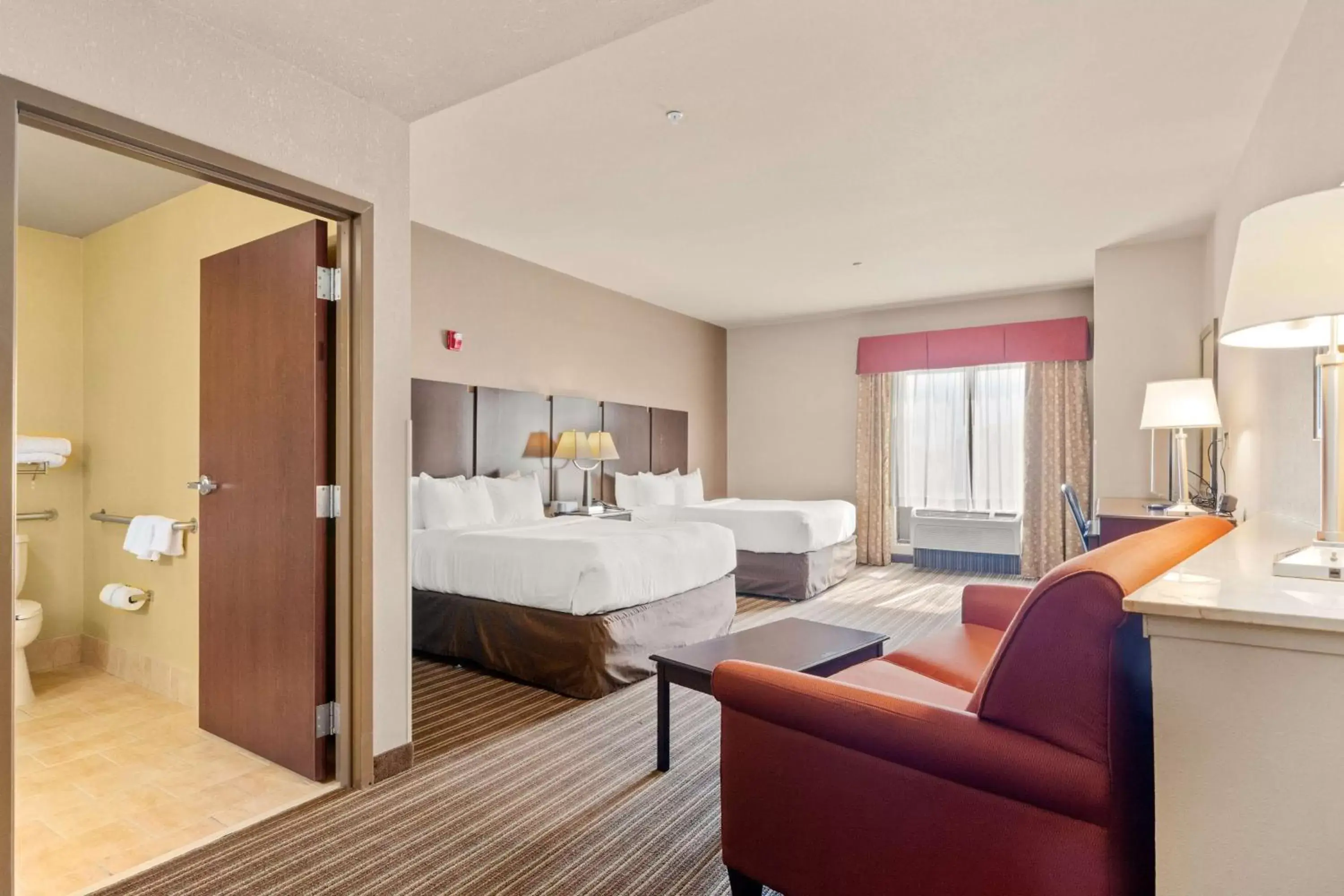 Photo of the whole room in SureStay Plus Hotel By Best Western Portland Route 52 West