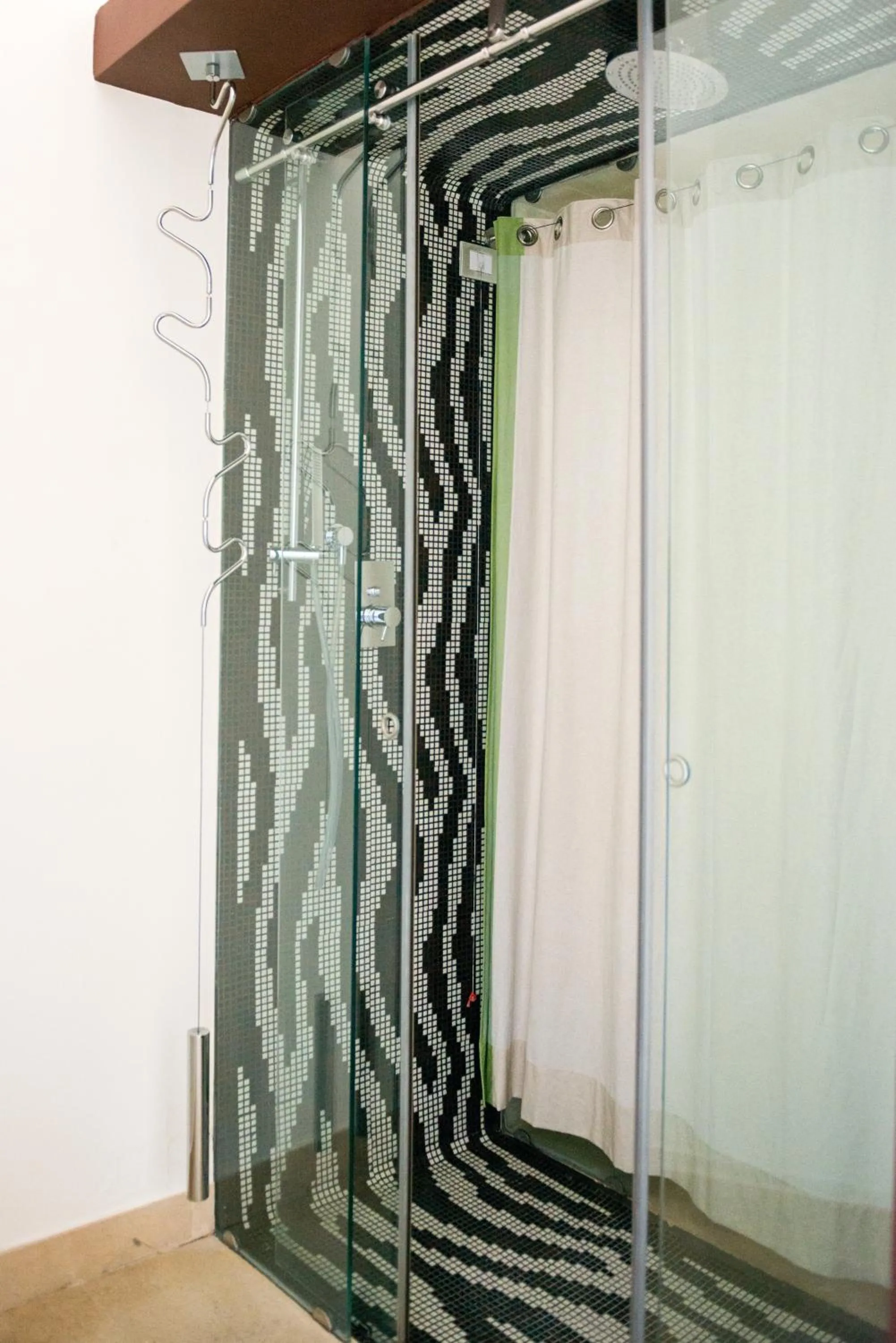 Shower in Albergo Del Sedile