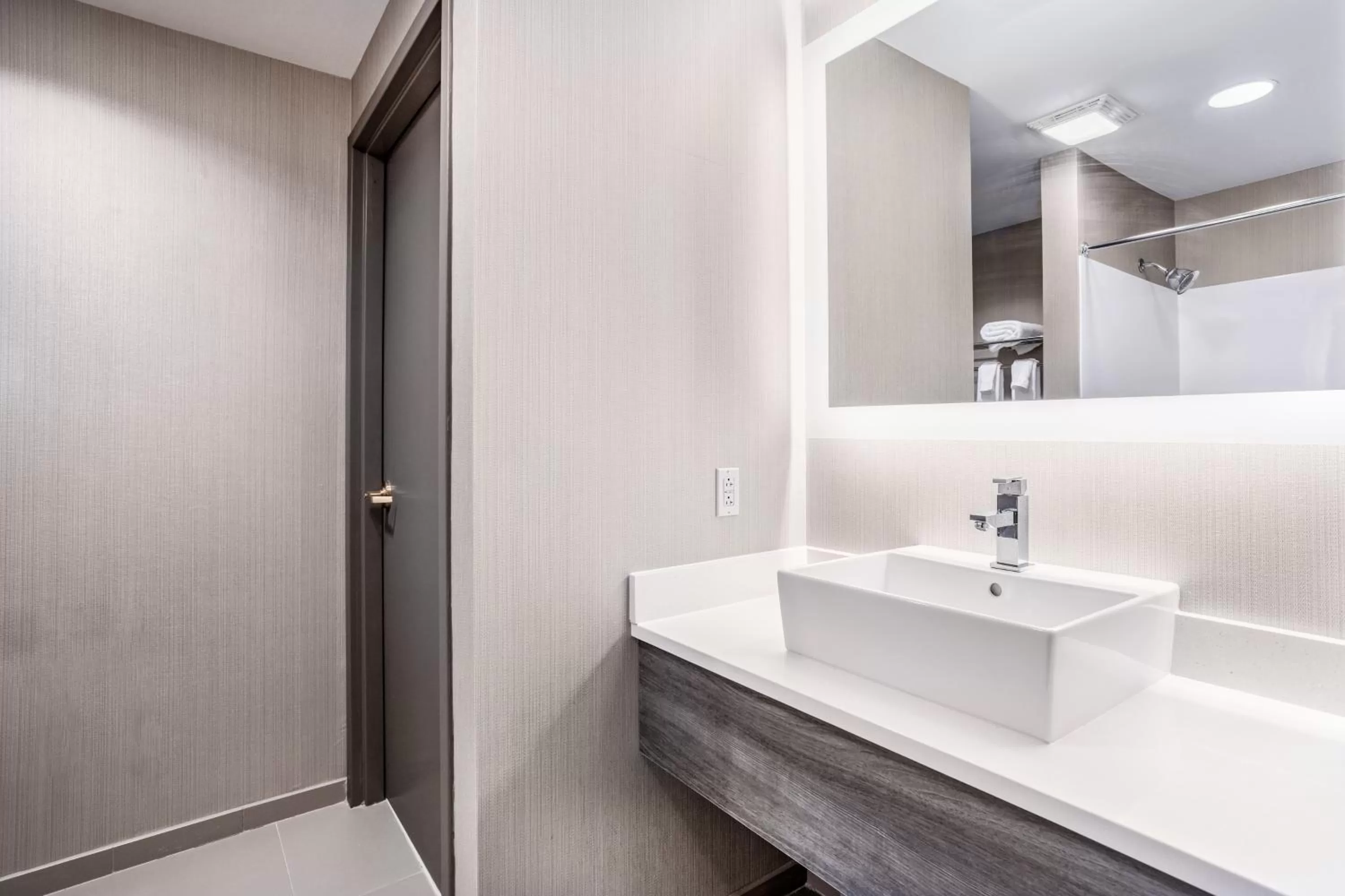 Bathroom in Holiday Inn Lafayette-City Centre by IHG