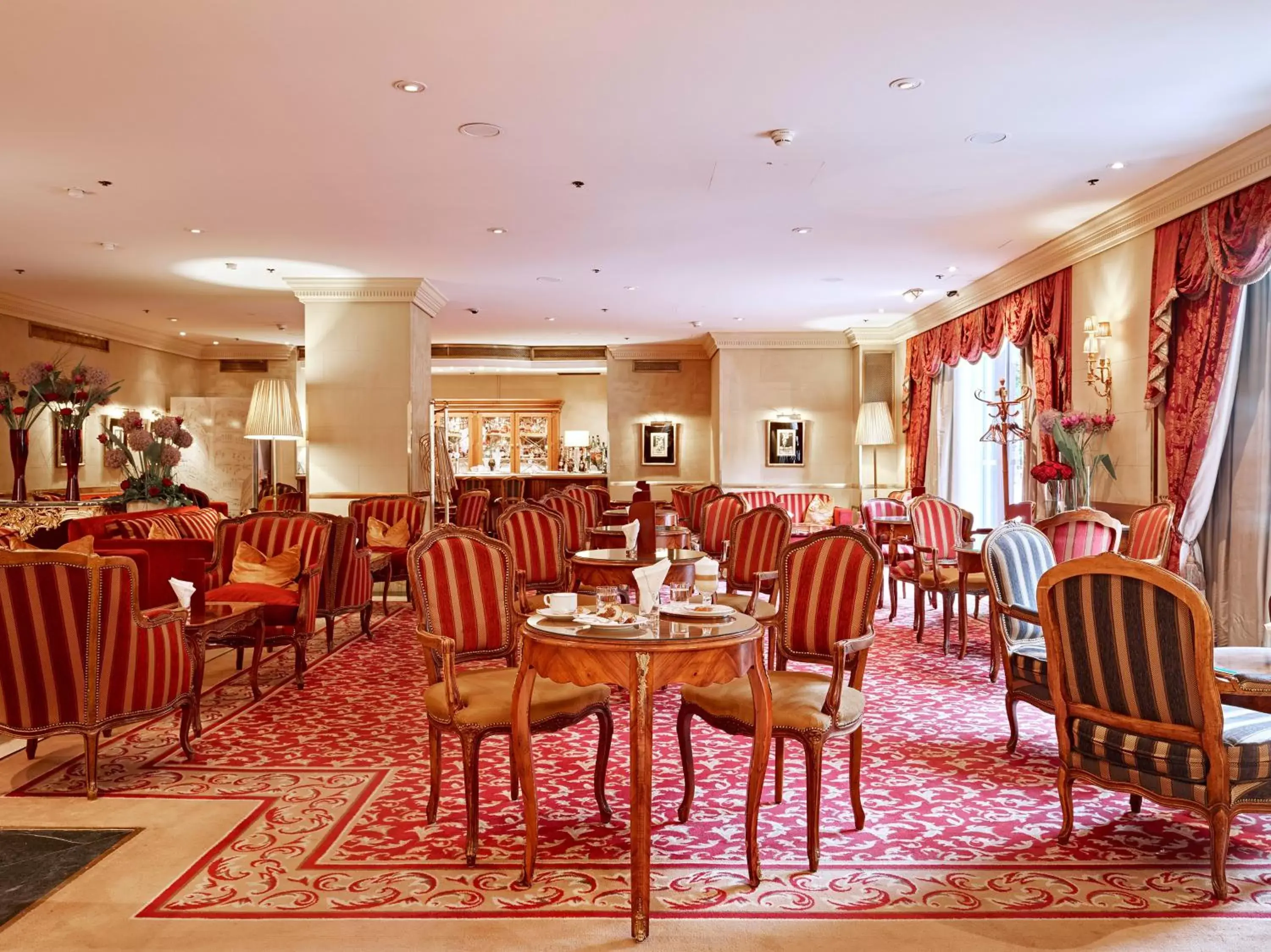 Coffee/tea facilities, Restaurant/Places to Eat in Grand Hotel Wien