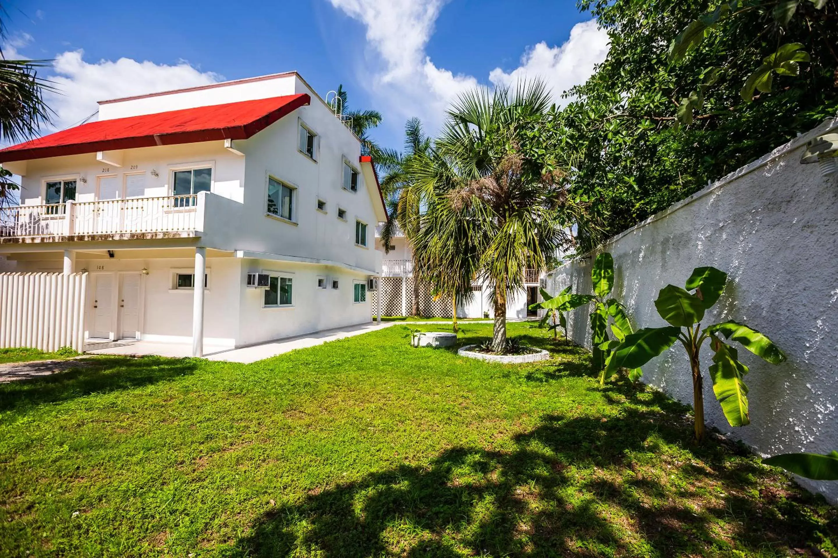 Balcony/Terrace, Property Building in OYO Hotel Dos Mundos,Aeropuerto Internacional de Cozumel