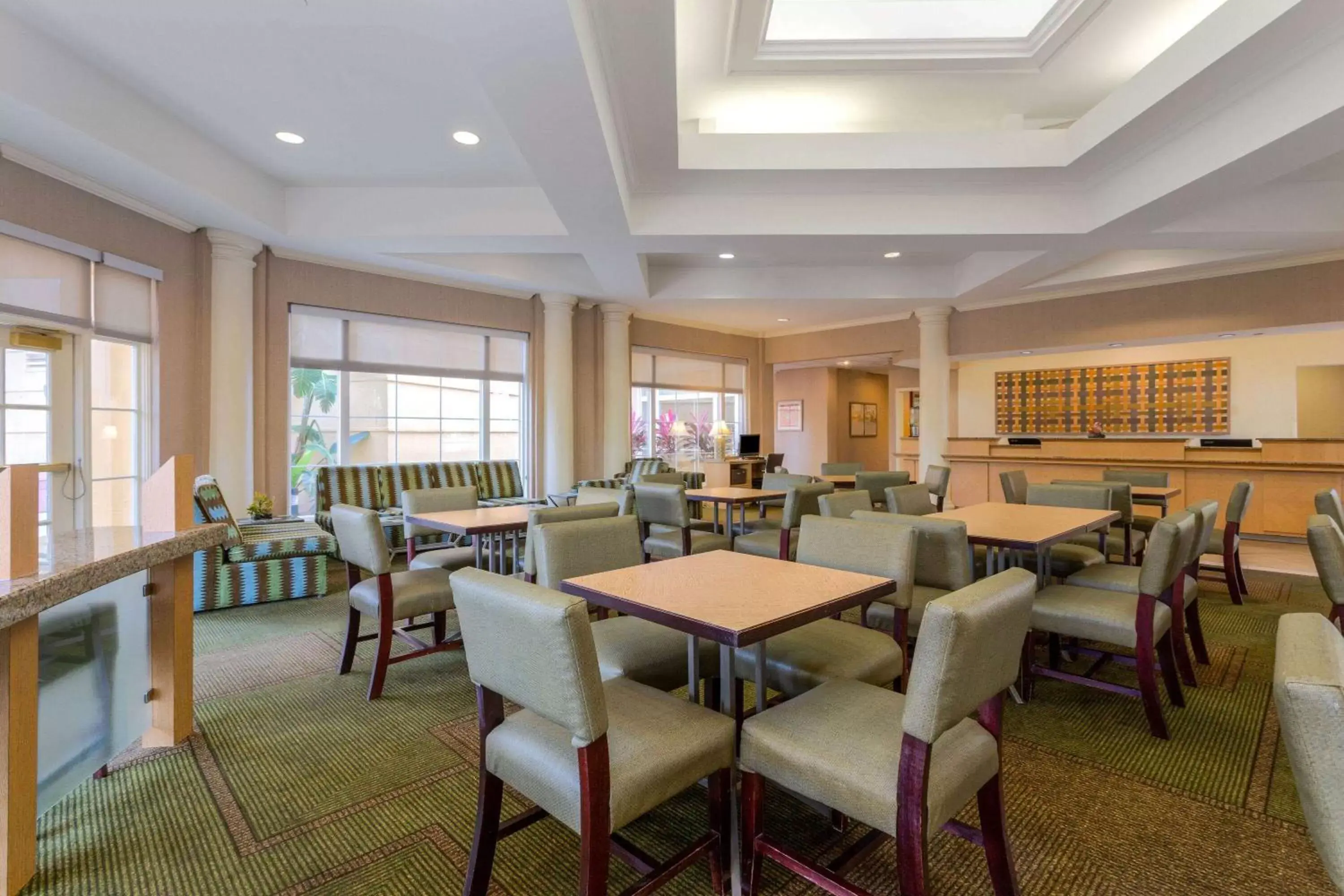 Lobby or reception, Restaurant/Places to Eat in La Quinta by Wyndham Lakeland West