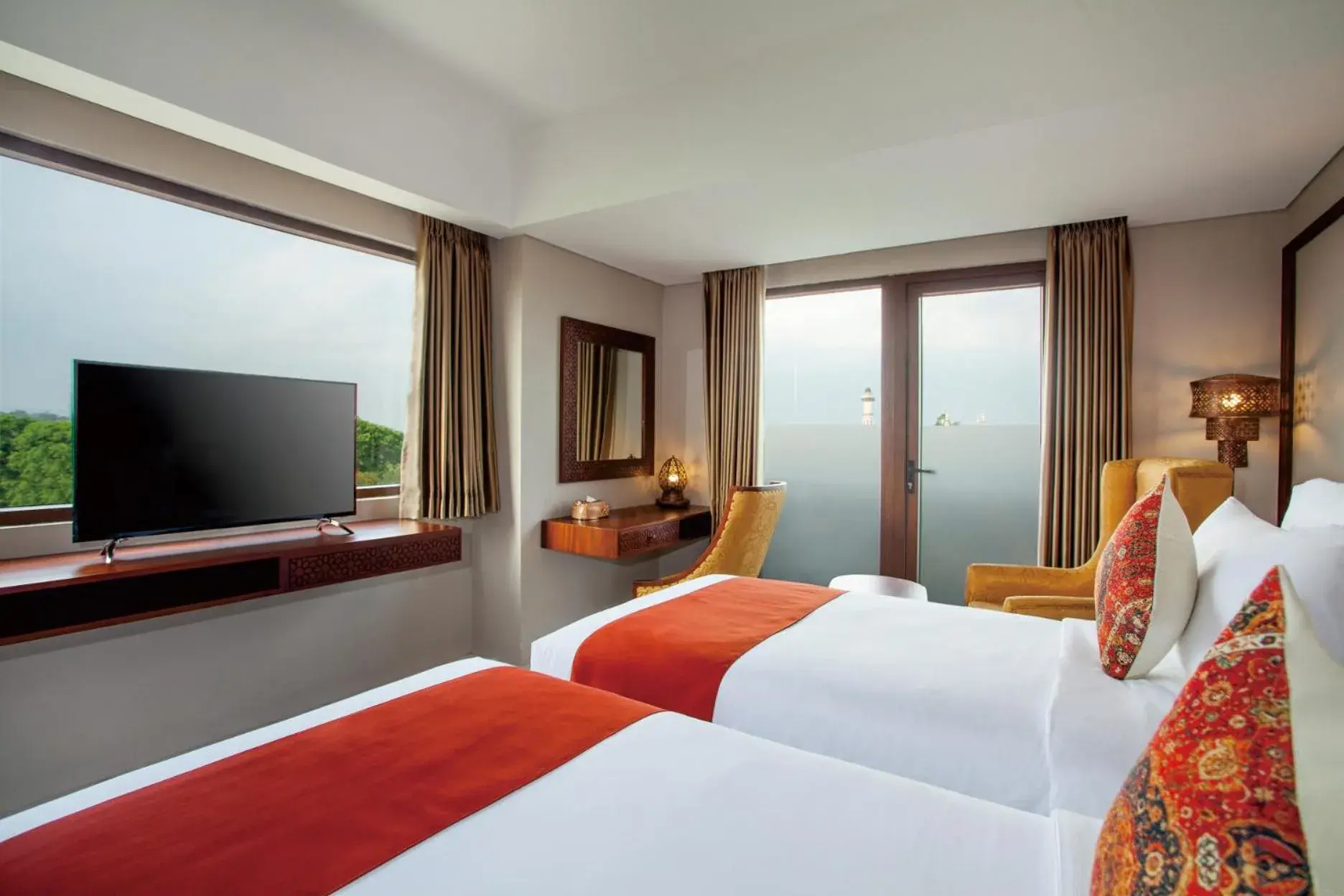 Bed, TV/Entertainment Center in Alhambra Hotel & Convention, BW Signature Collection