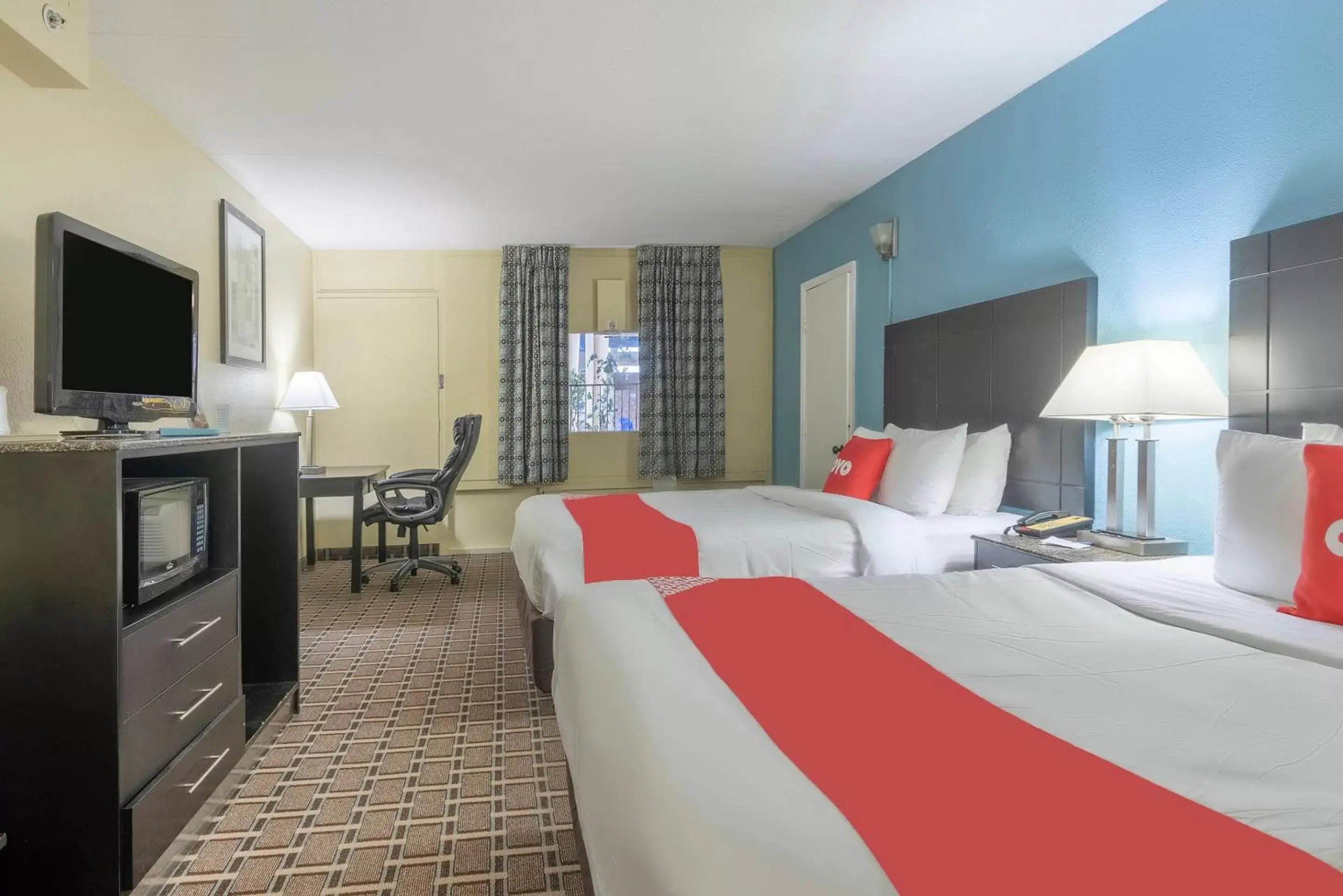 Bedroom, Bed in OYO Hotel Knoxville TN Cedar Bluff I-40