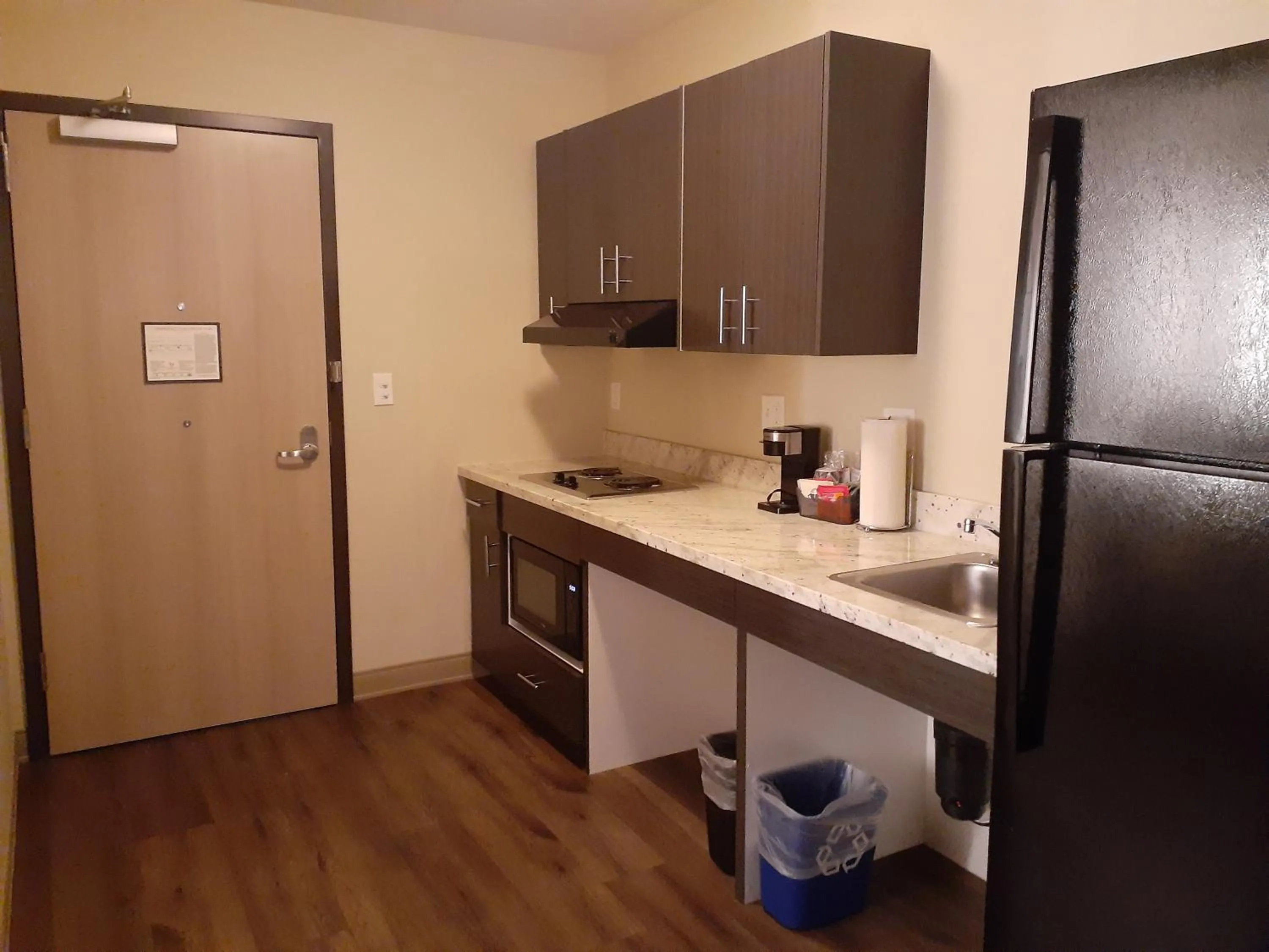 Kitchen or kitchenette in Simple Suites Boise Airport