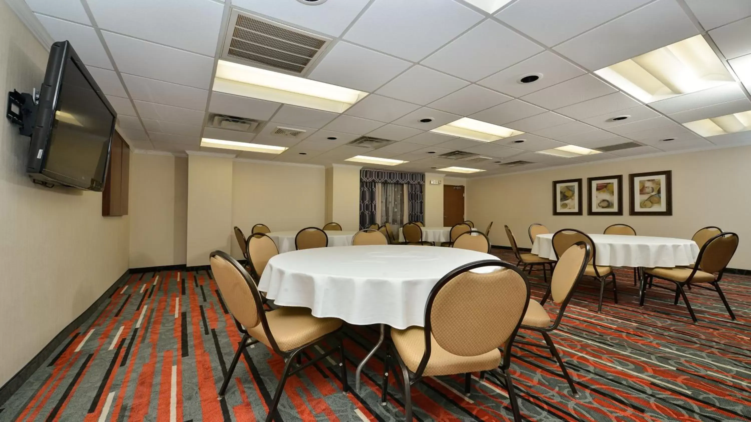Meeting/conference room in Holiday Inn Express Boston/Milford Hotel, an IHG Hotel