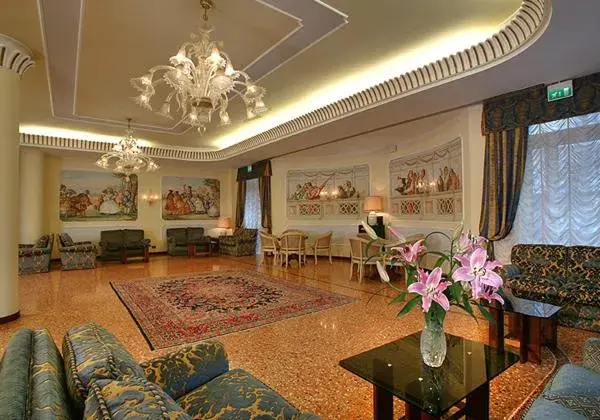 Communal lounge/ TV room, Lobby/Reception in Hotel Terme Salus