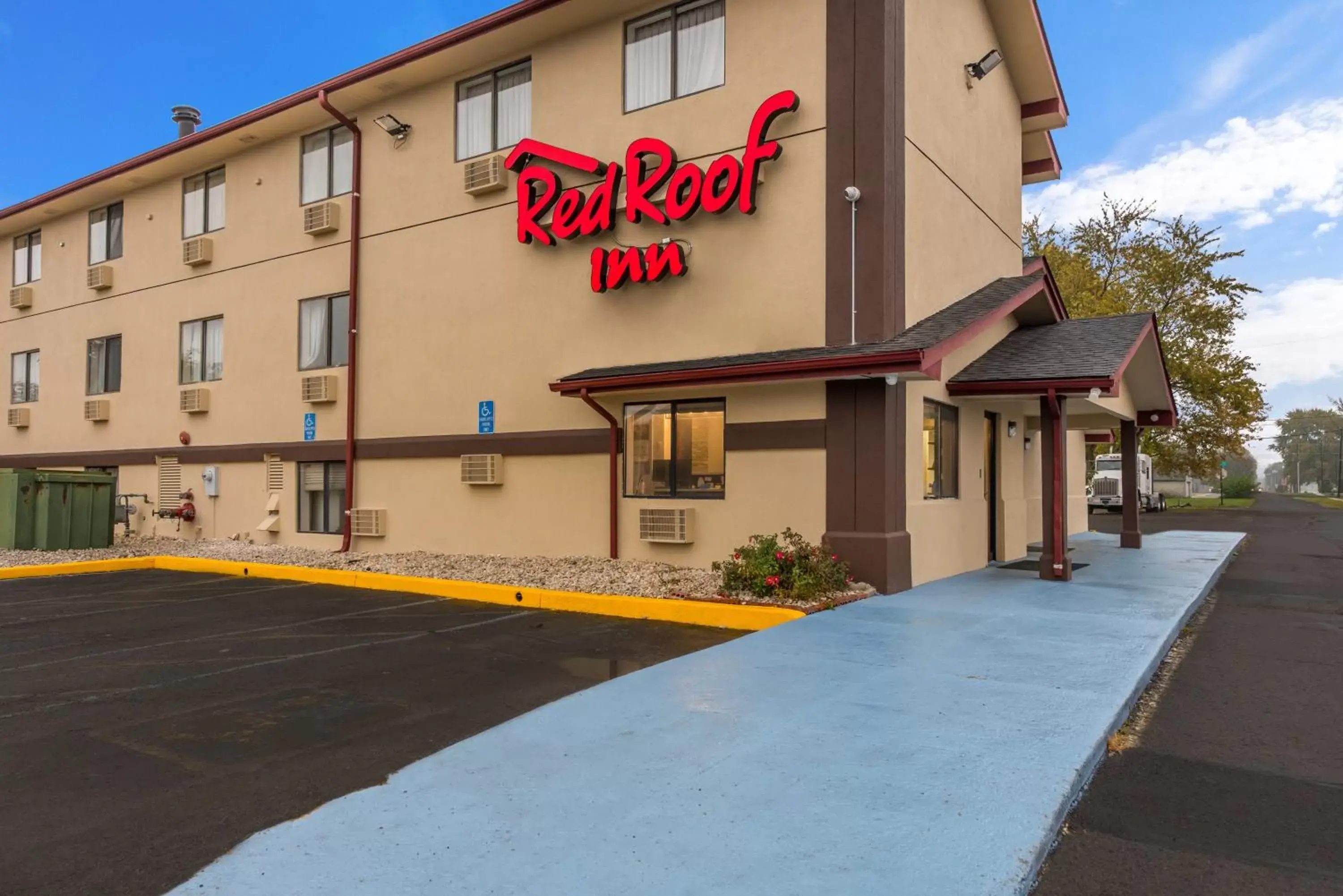 Property Building in Red Roof Inn Findlay