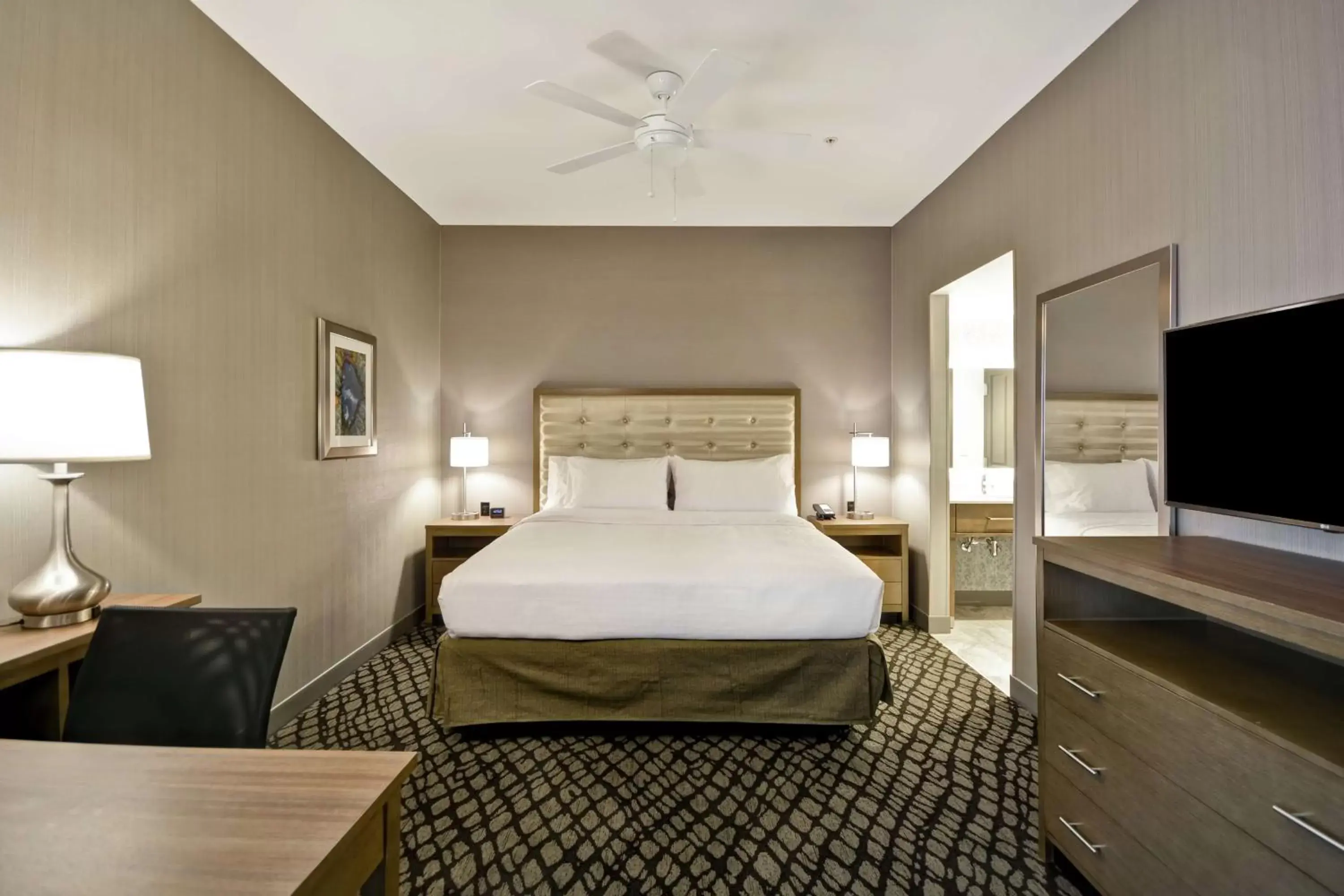 Bedroom, Bed in Homewood Suites By Hilton Warren Detroit