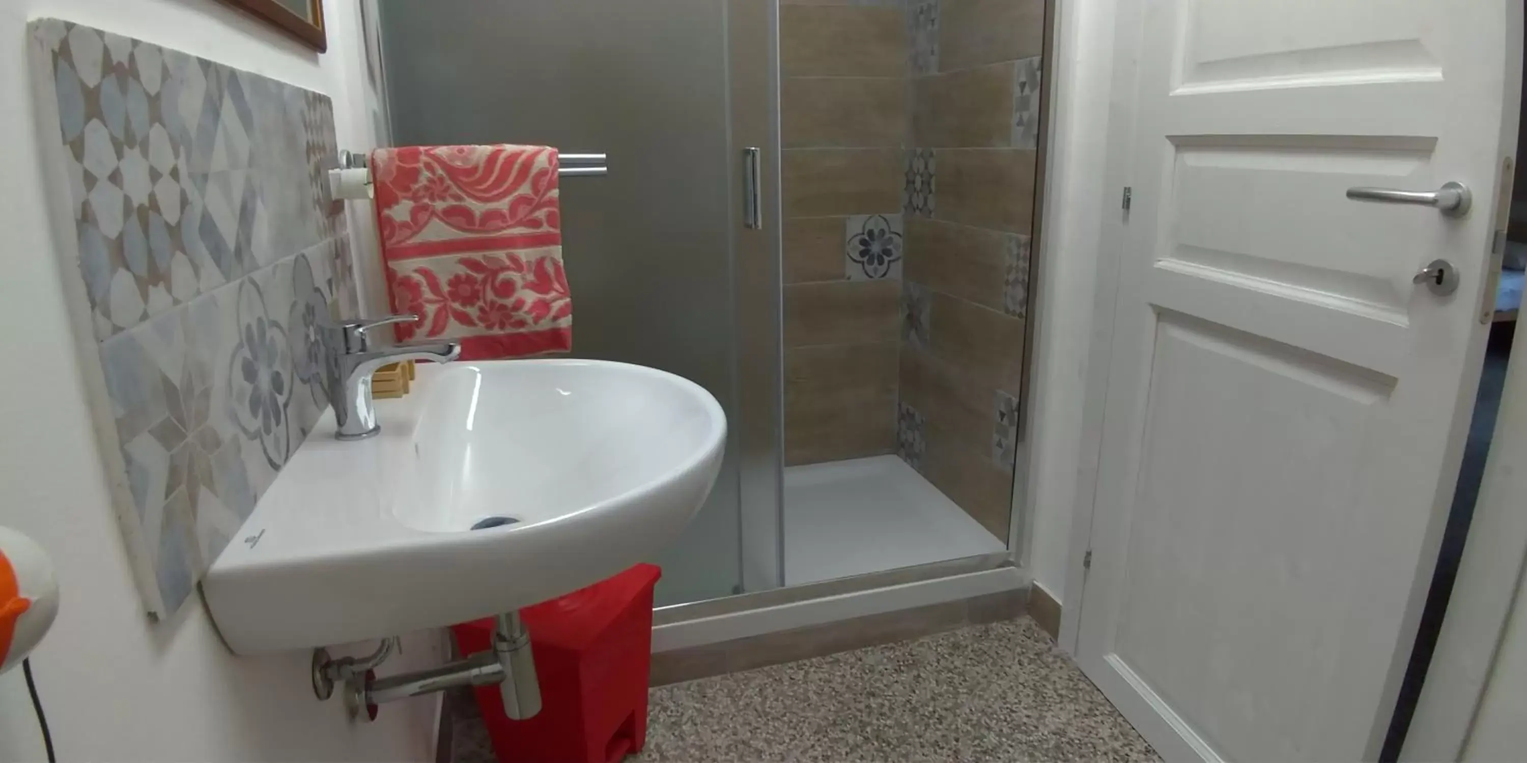 Shower, Bathroom in Mabbonath B&B - Il Genio del Porto