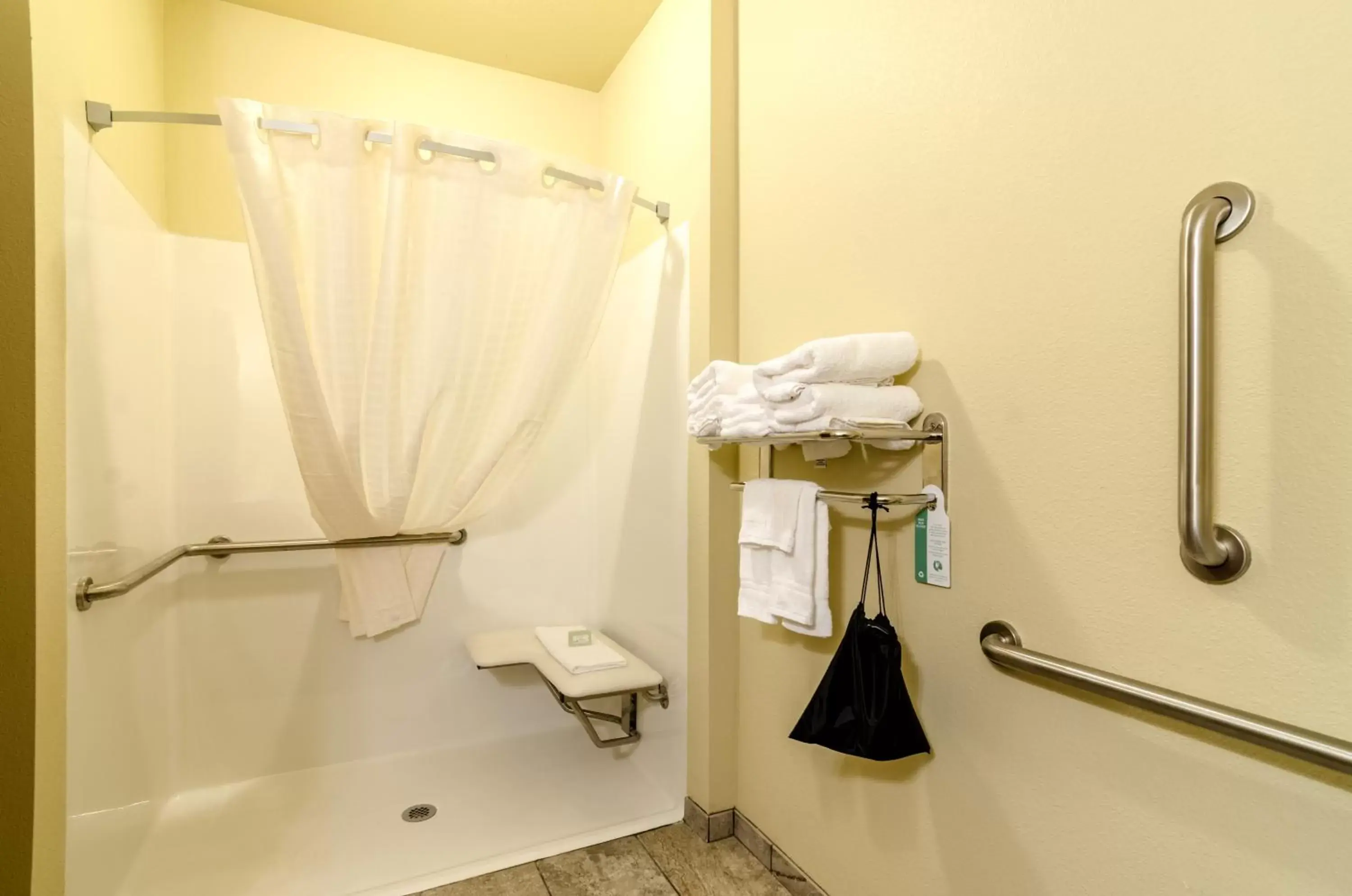 Shower, Bathroom in Cobblestone Inn & Suites - Ord