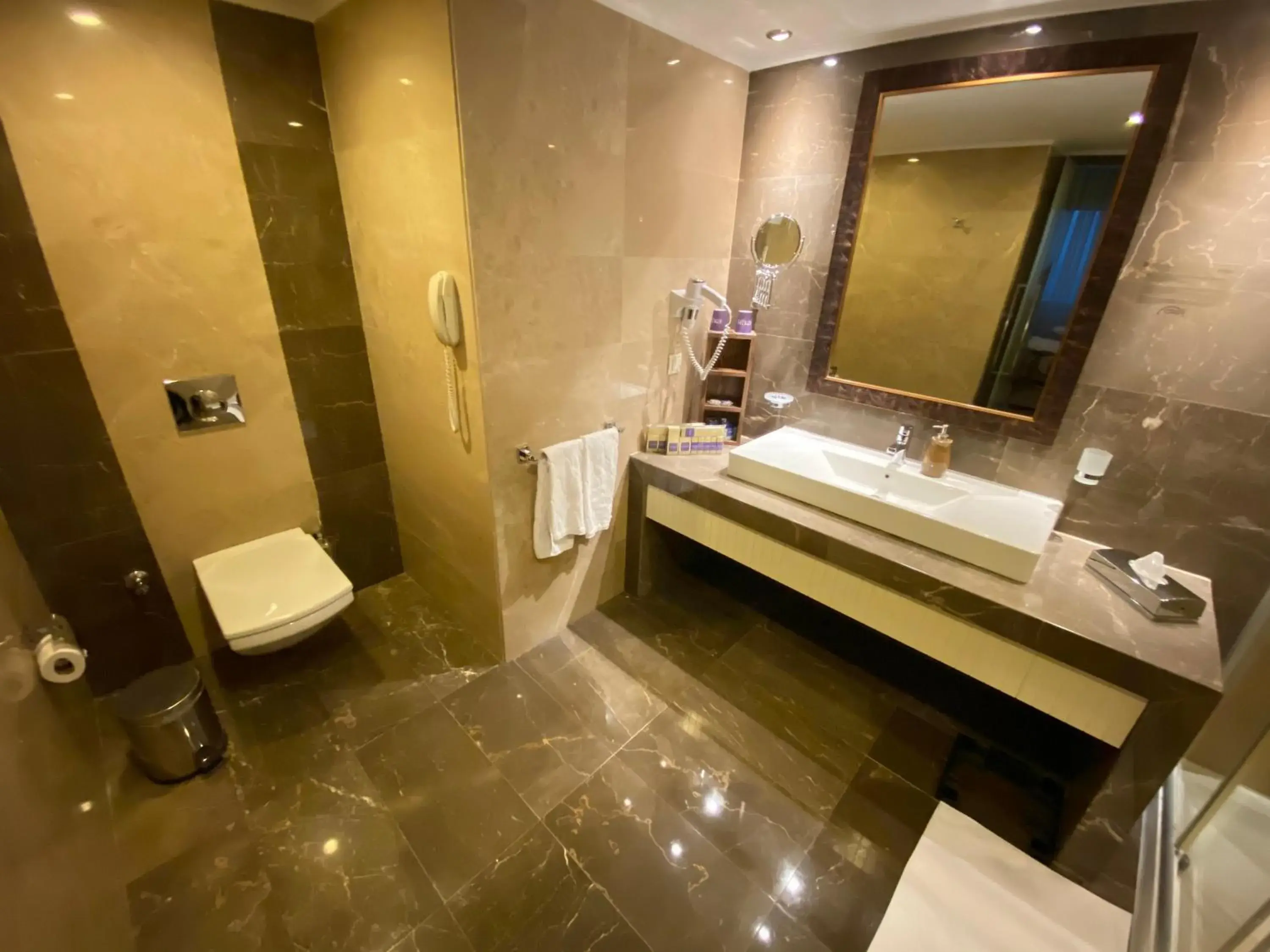 Bathroom in Kolin Hotel