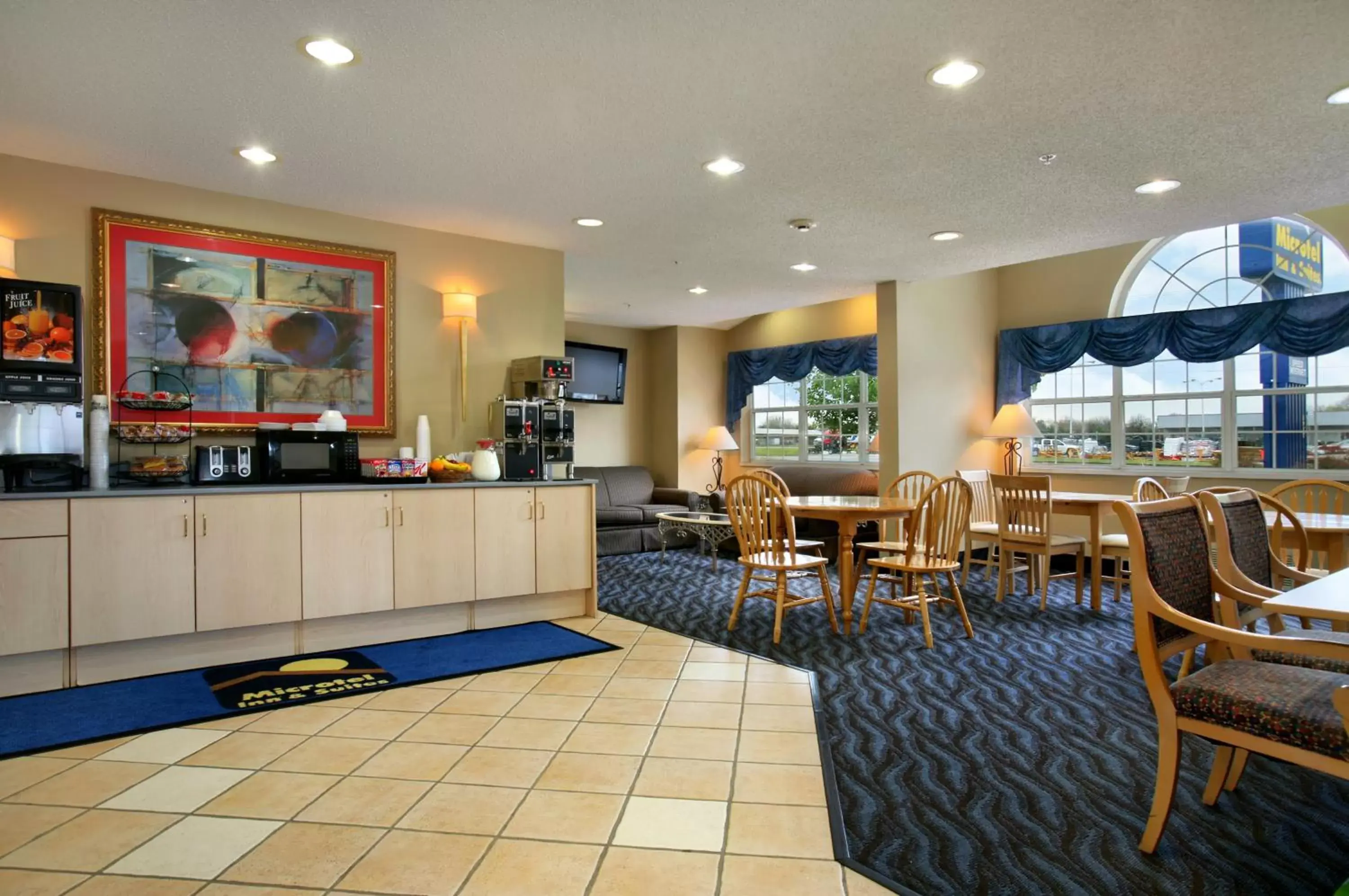 Restaurant/Places to Eat in Microtel Inn and Suites Independence