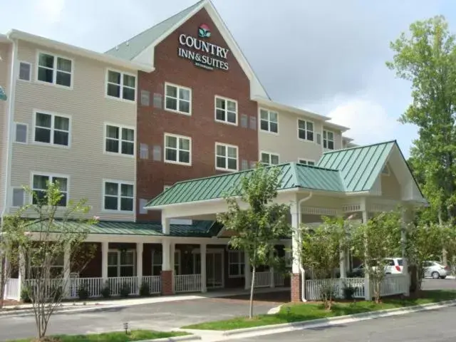 Quiet street view, Property Building in Country Inn & Suites by Radisson, Wilmington, NC