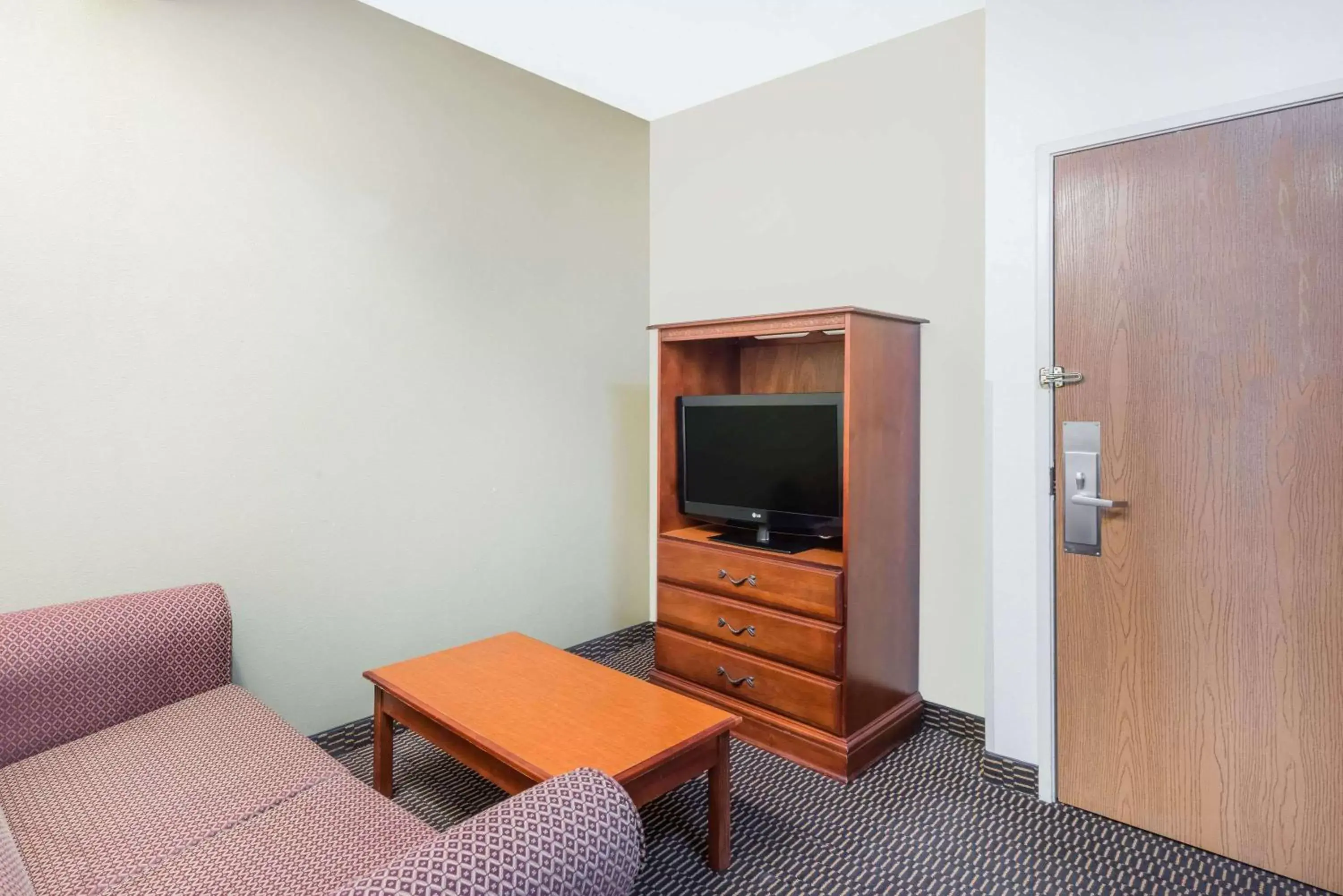 Photo of the whole room, TV/Entertainment Center in Ramada by Wyndham Columbia
