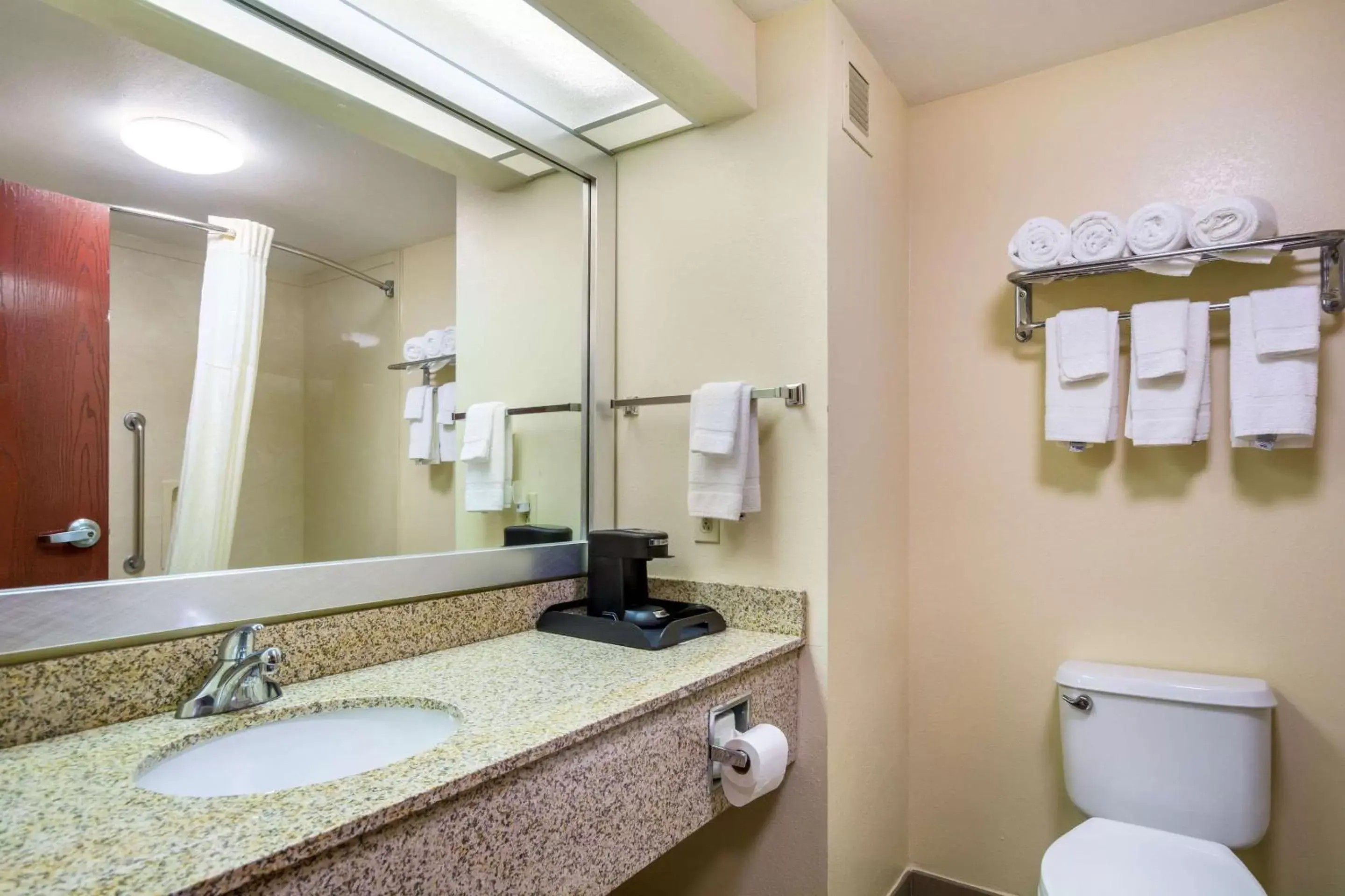 Bathroom in Quality Inn & Suites-Sellersburg