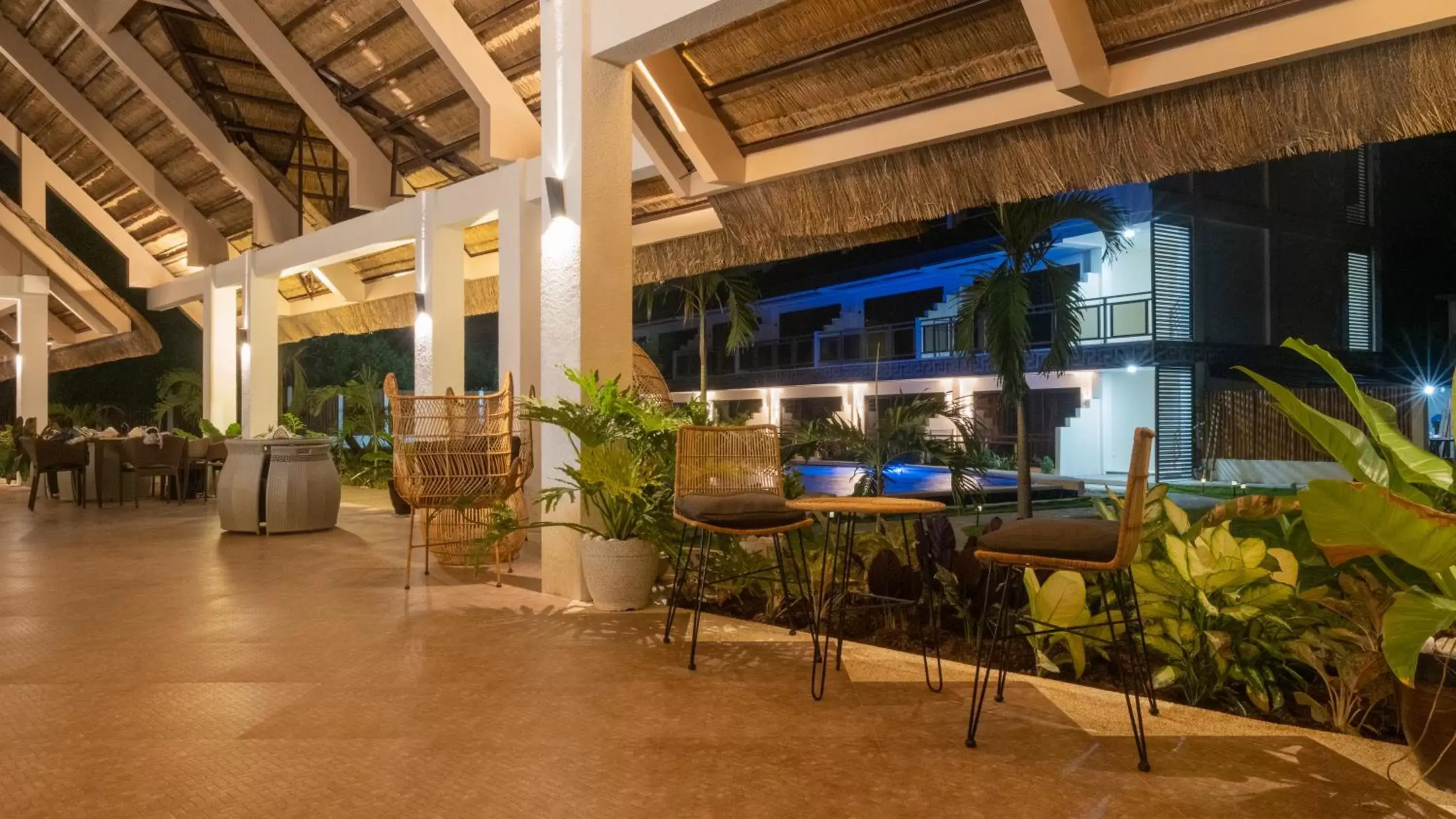 Restaurant/places to eat, Lounge/Bar in The Mayana Resort