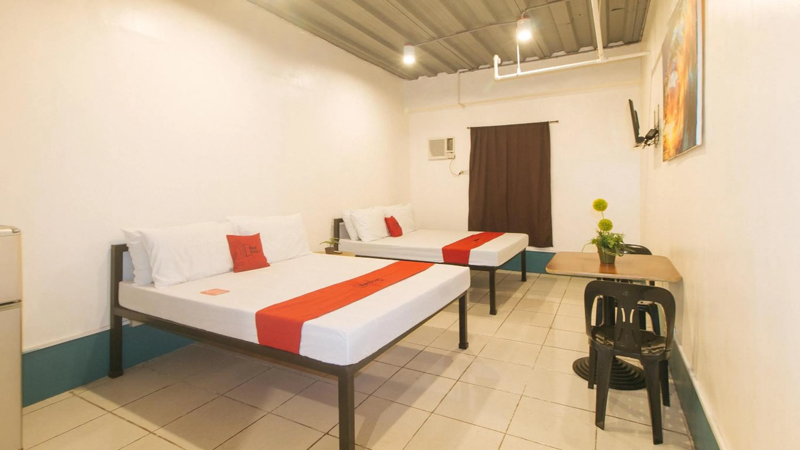 Photo of the whole room, Bed in RedDoorz at Crowne One Condo