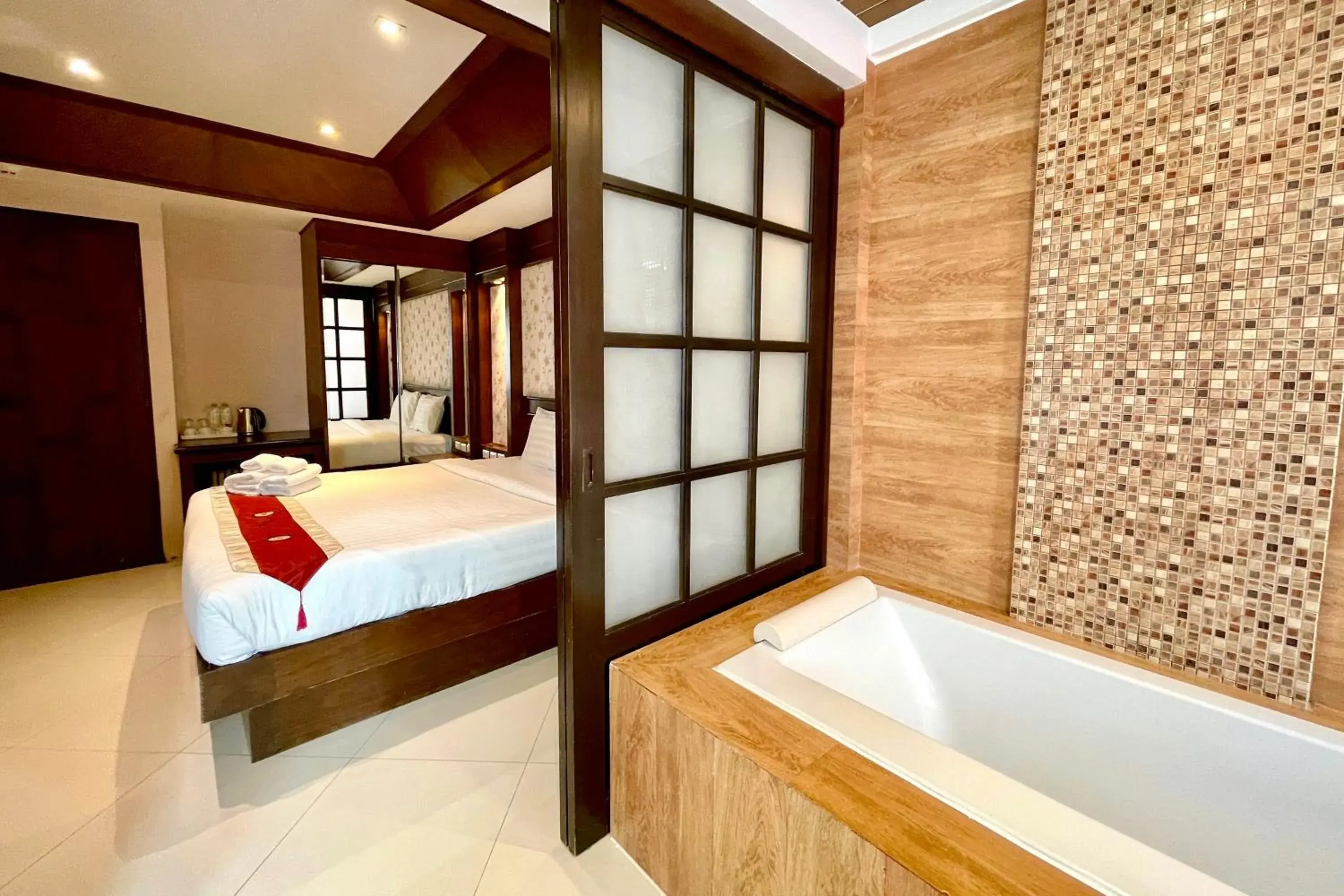 Hot Tub in Rayaburi Hotel, Patong