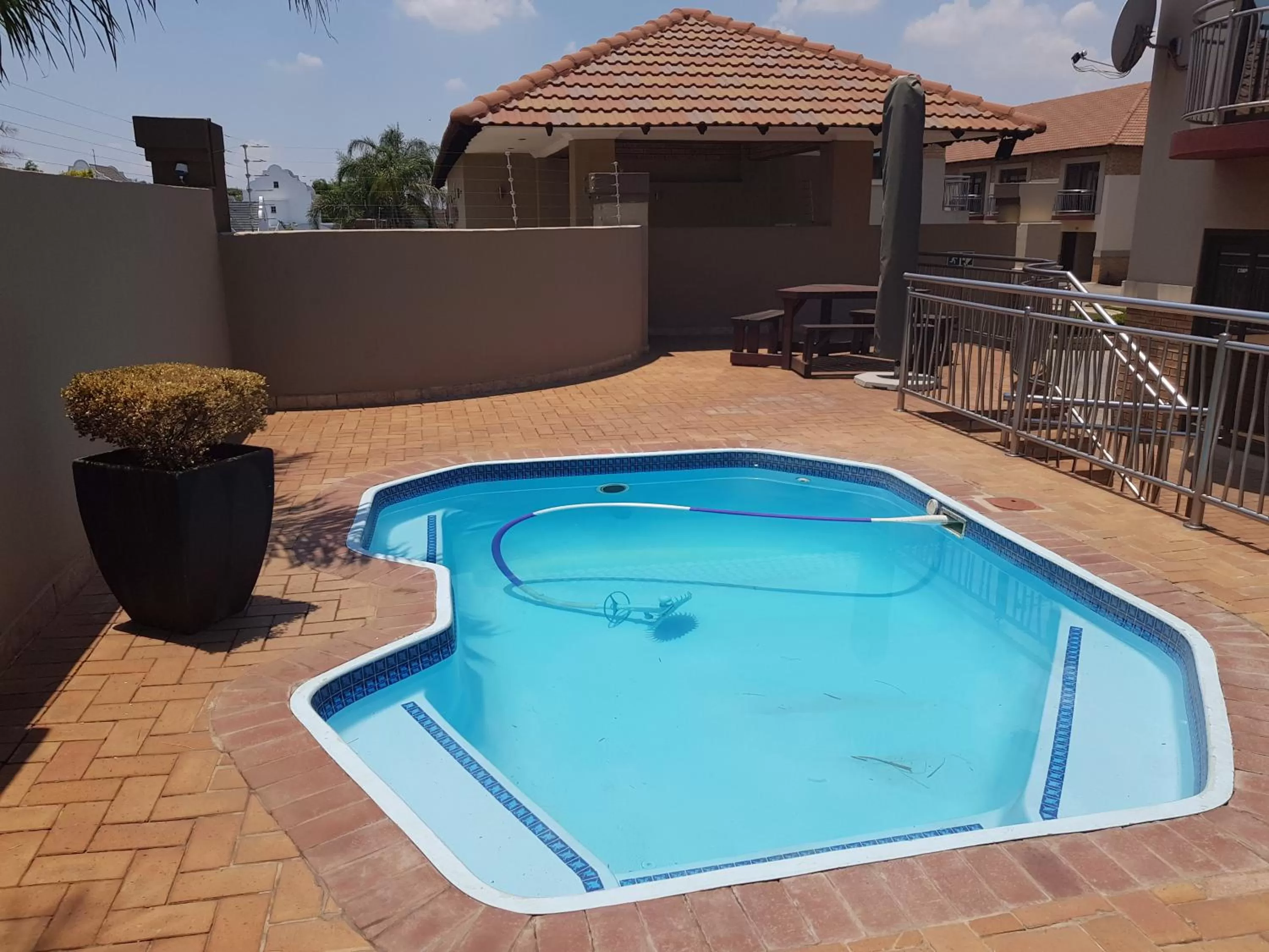 Swimming pool in Europrime Hotel