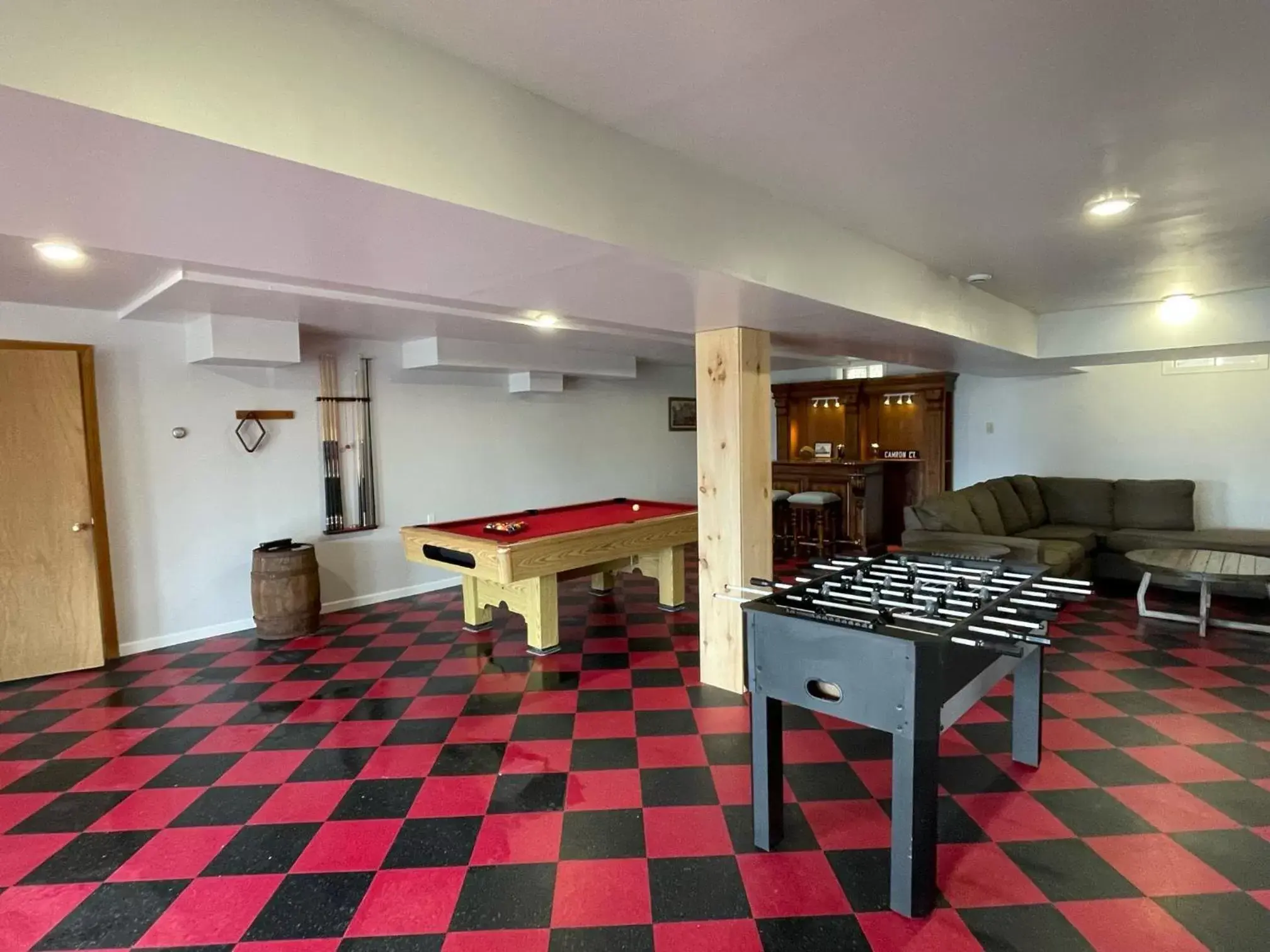 Family, Billiards in Hill View Motel and Cottages