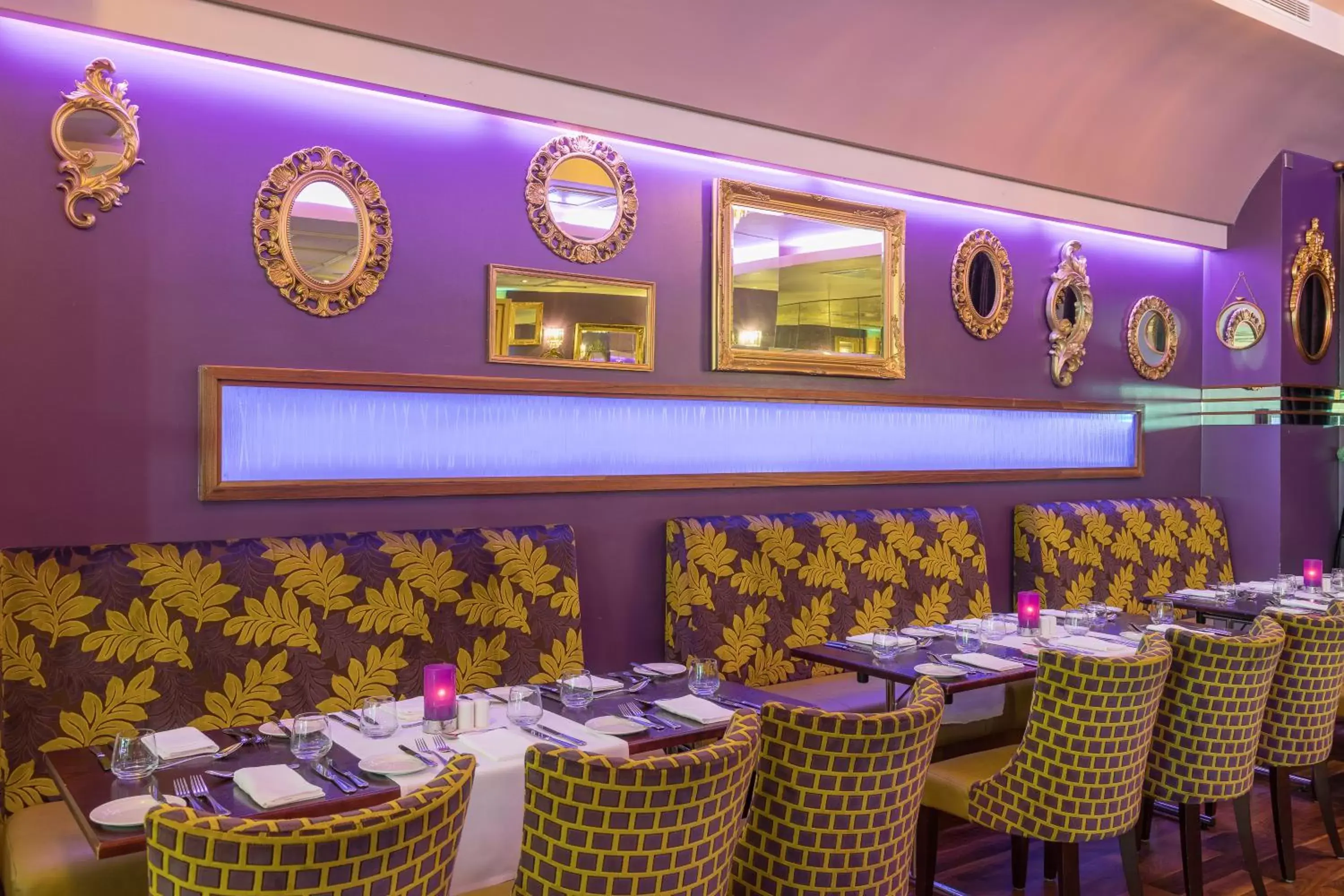 Restaurant/places to eat in Raheen Woods Hotel Restaurant/places to eat in Raheen Woods Hotel