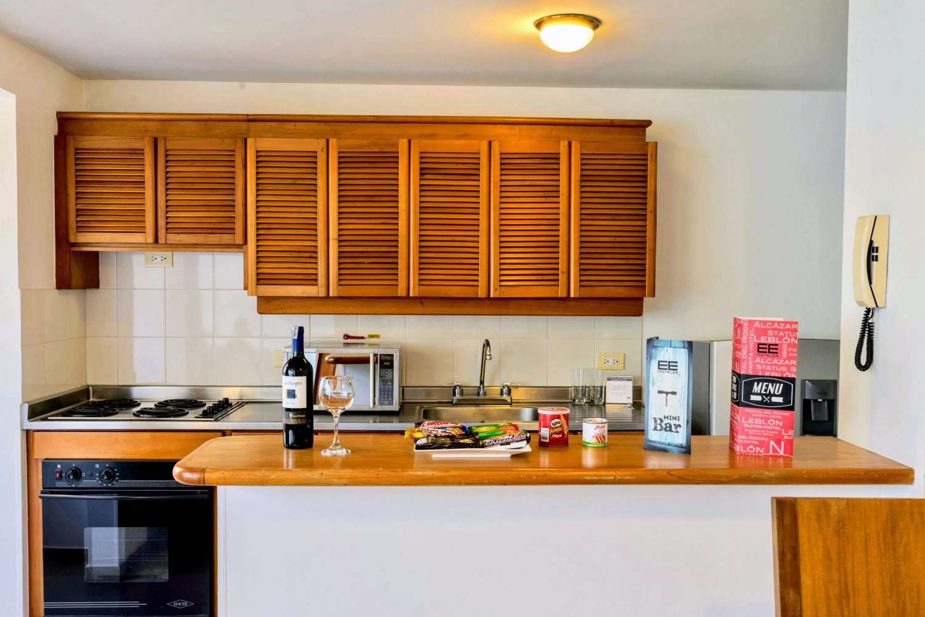 Photo of the whole room in Portal del Rodeo ApartaHotel - Arkadia Mall