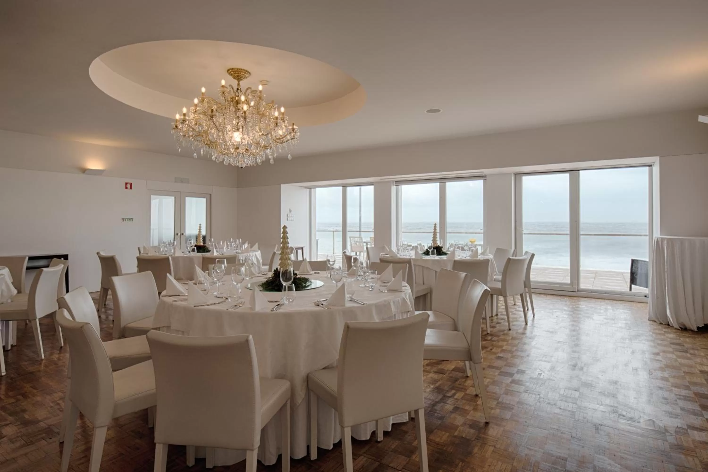 Restaurant/places to eat in Golden Tulip Porto Gaia