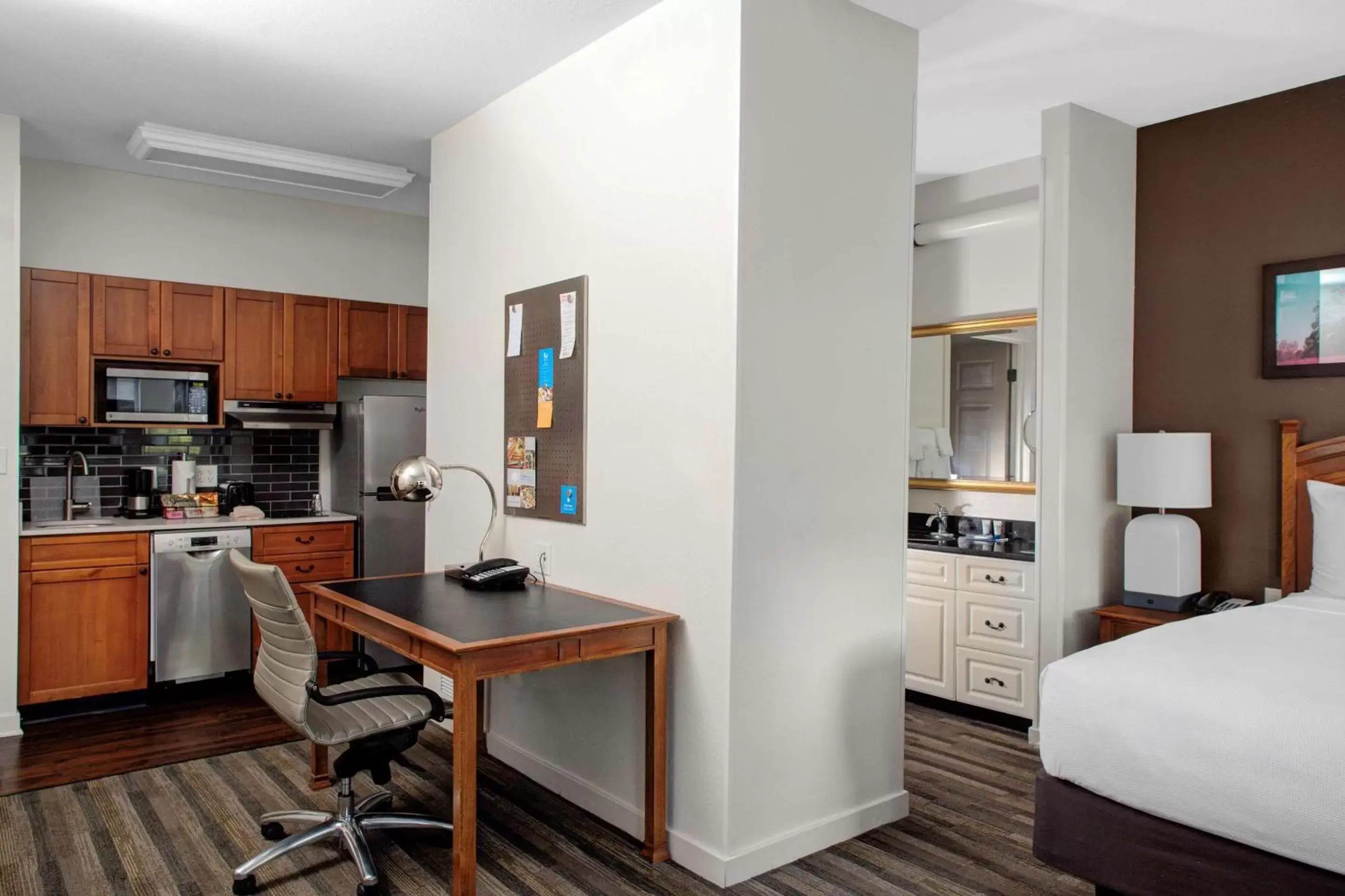 Bedroom, Kitchen/Kitchenette in Hyatt House Parsippany East