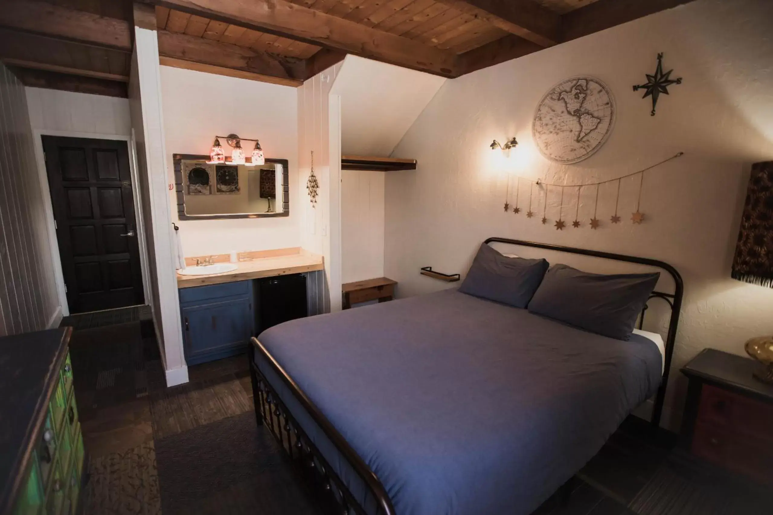 Bed in The Viking Lodge - Downtown Winter Park Colorado