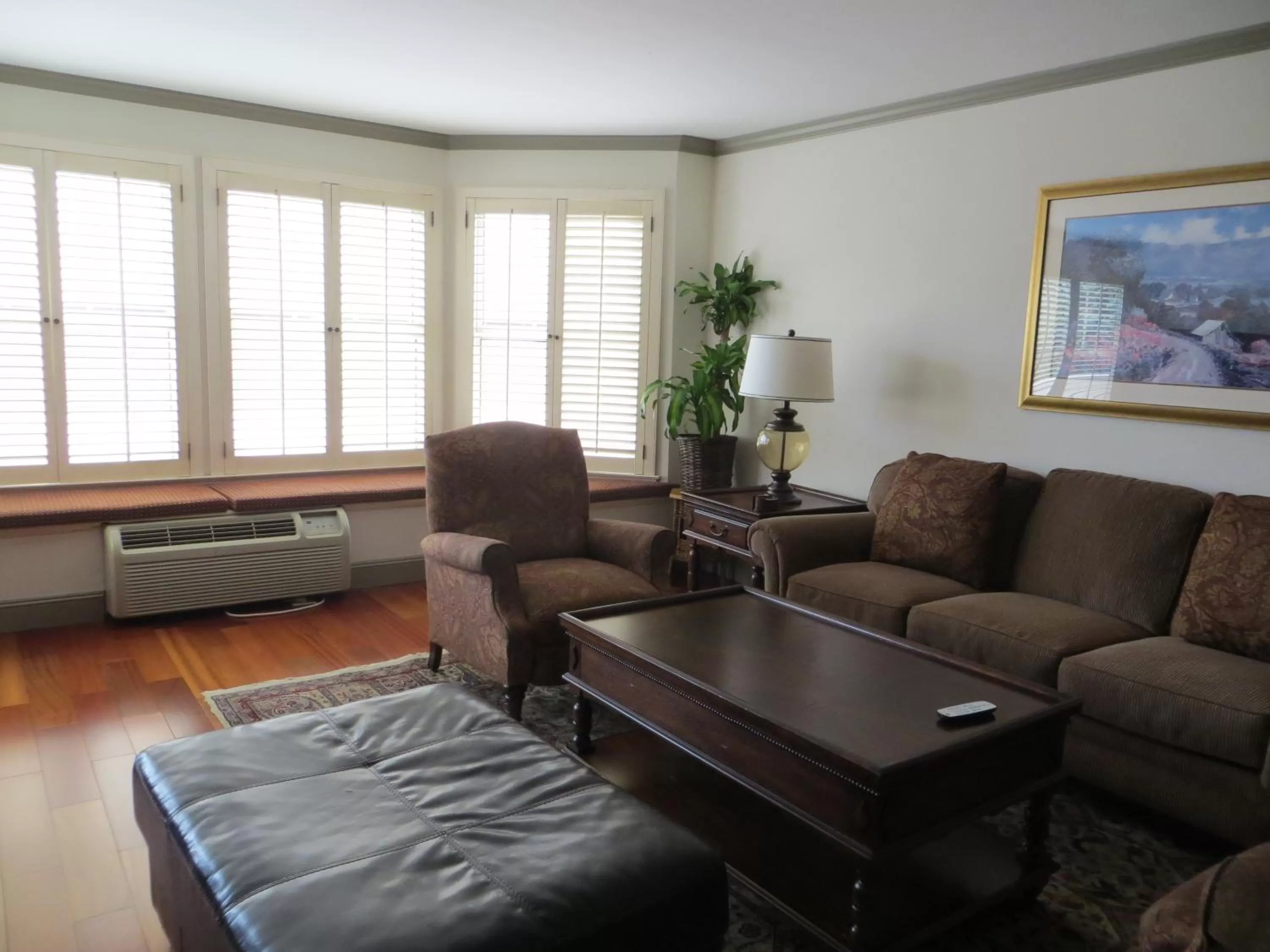 Living room in Cow Hollow Inn and Suites