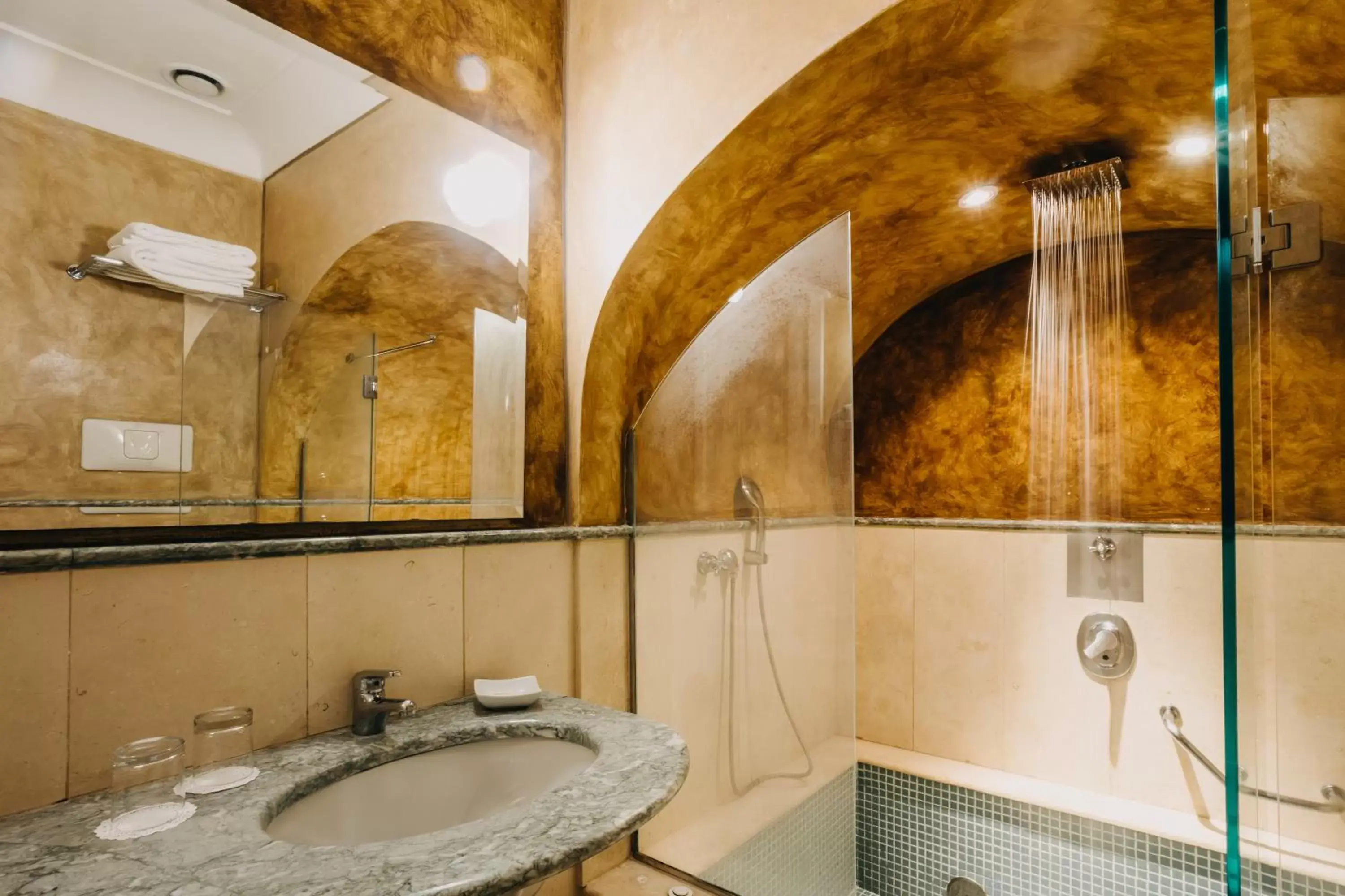 Bathroom in Costantinopoli 104