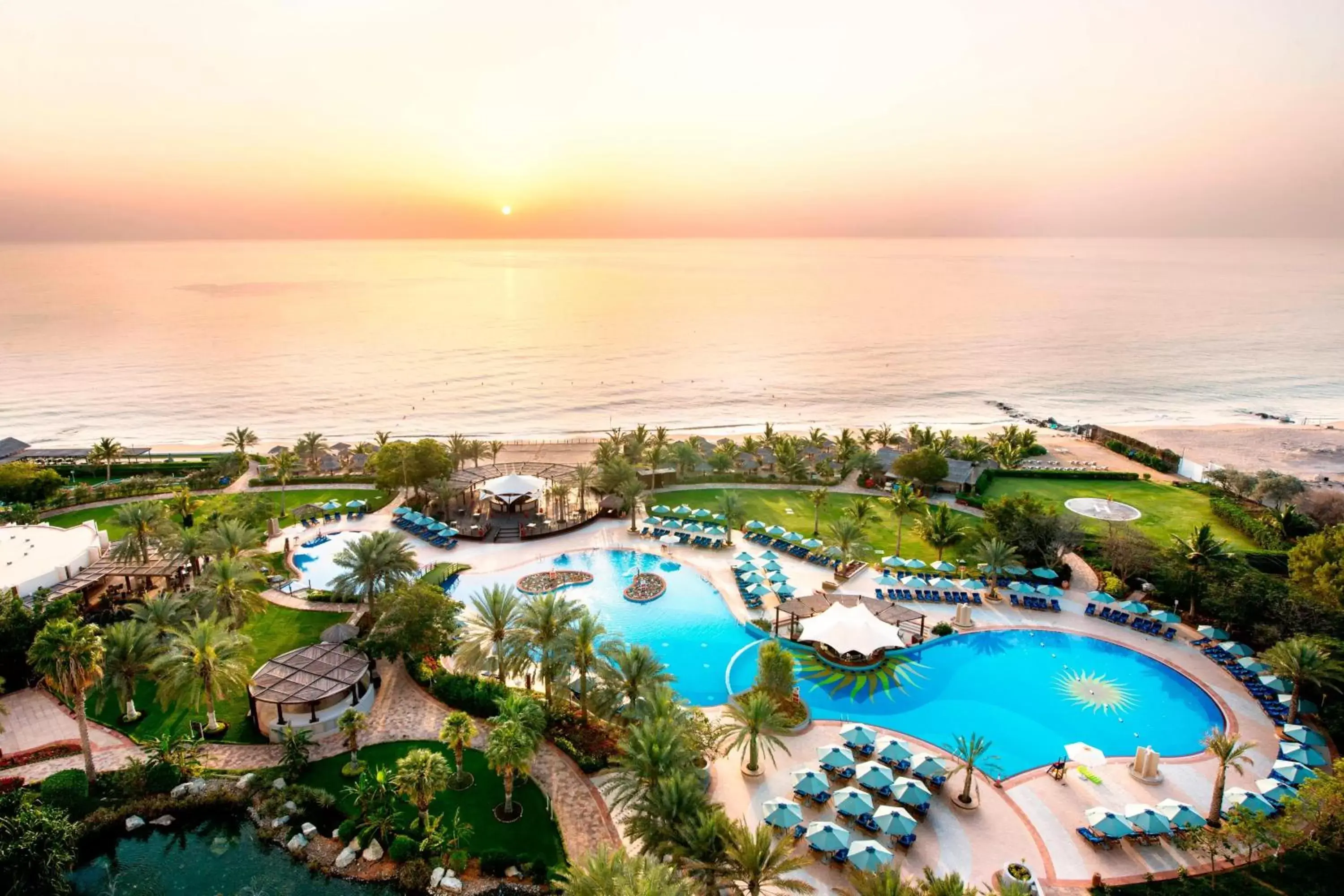 Photo of the whole room, Pool View in Le Meridien Al Aqah Beach Resort