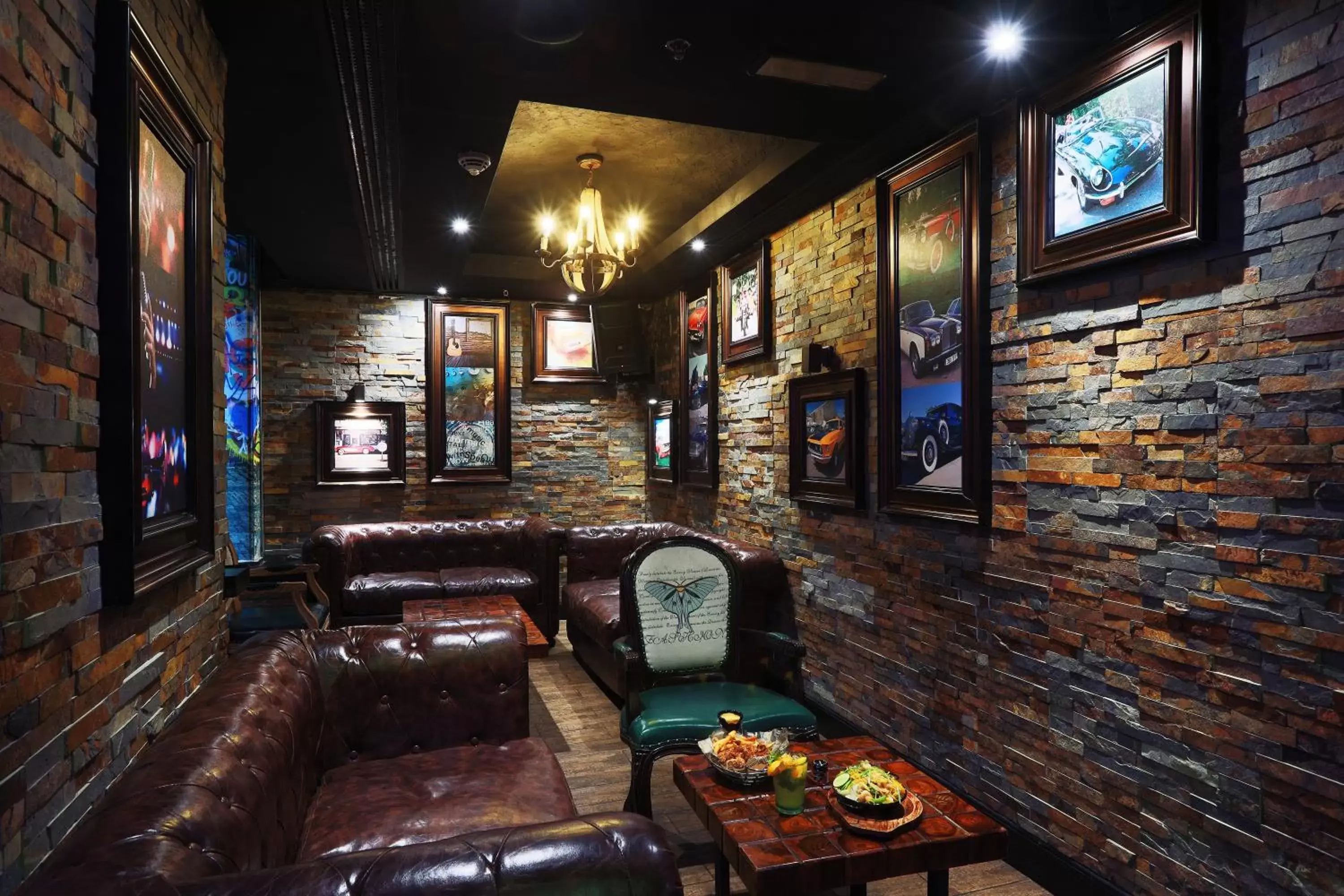 Lounge or bar in Holiday Inn Dubai Al Barsha, an IHG Hotel