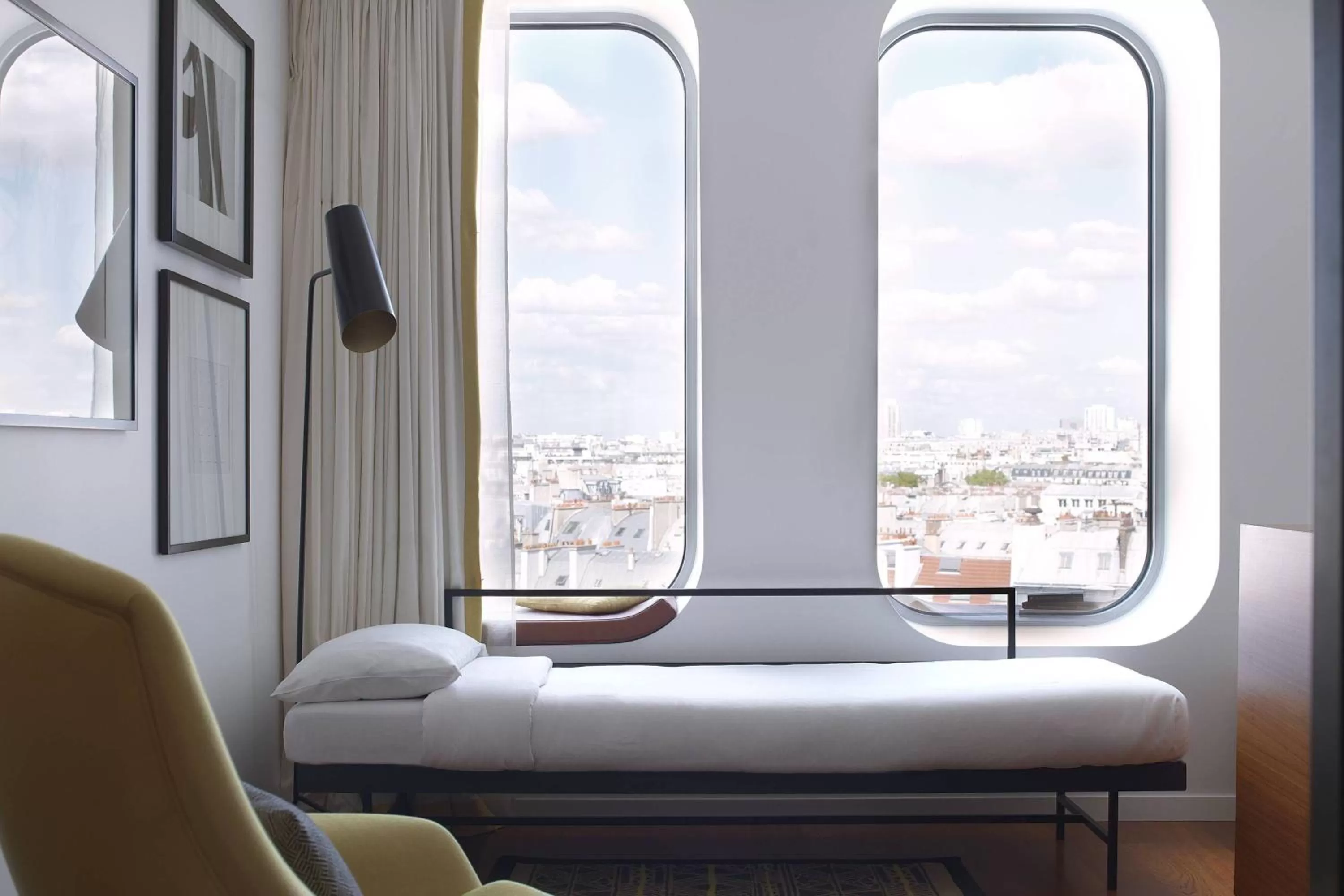 Bedroom, Bed in Renaissance Paris Republique Hotel & Spa
