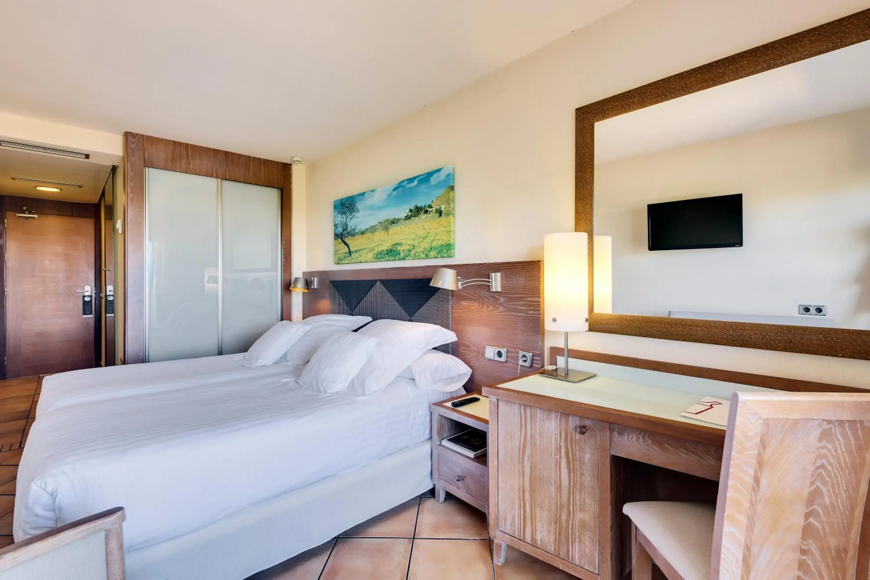 Photo of the whole room, Bed in Occidental Playa de Palma Photo of the whole room, Bed in Occidental Playa de Palma