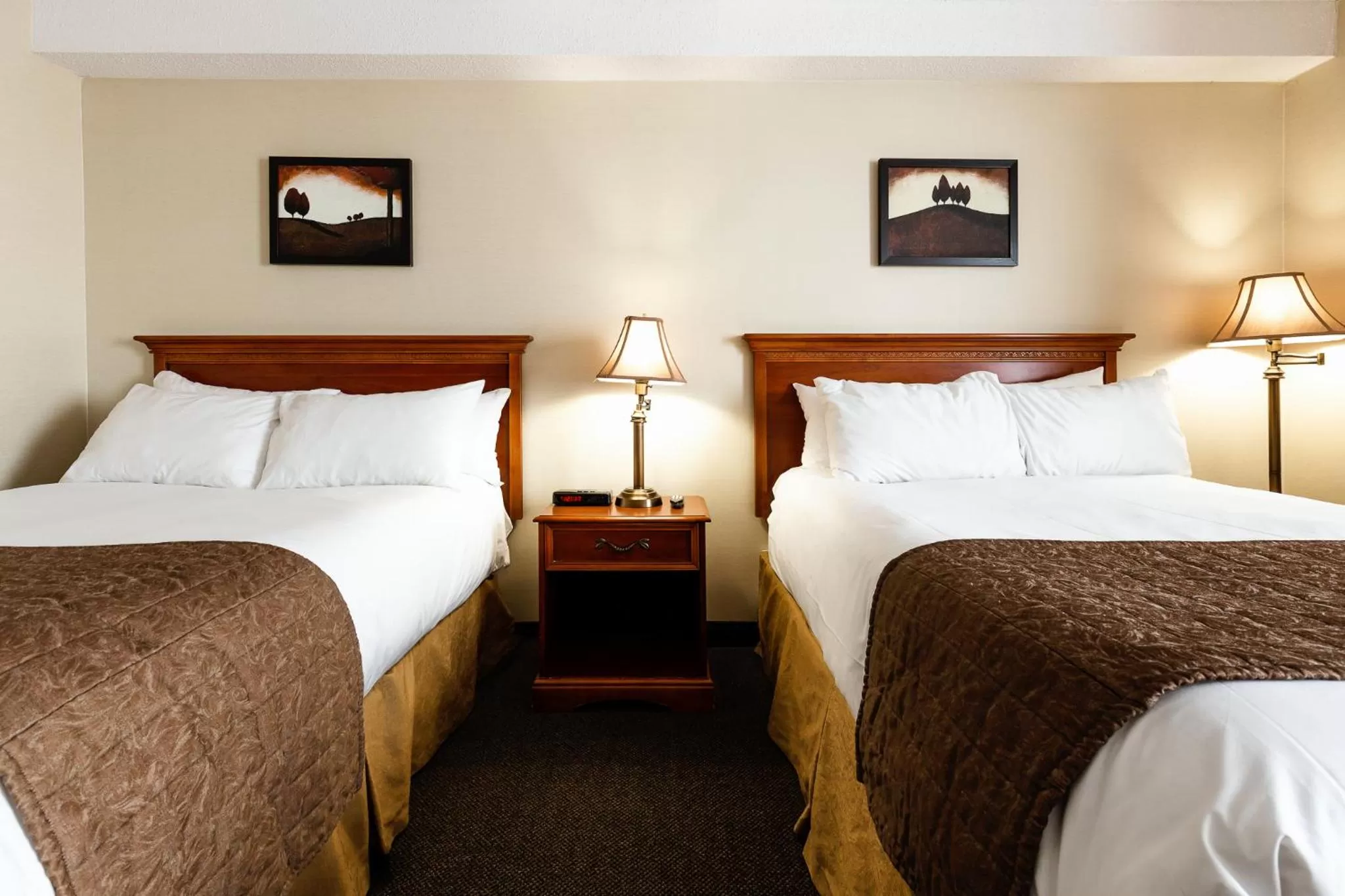 Bedroom, Bed in WelcomINNS Ottawa